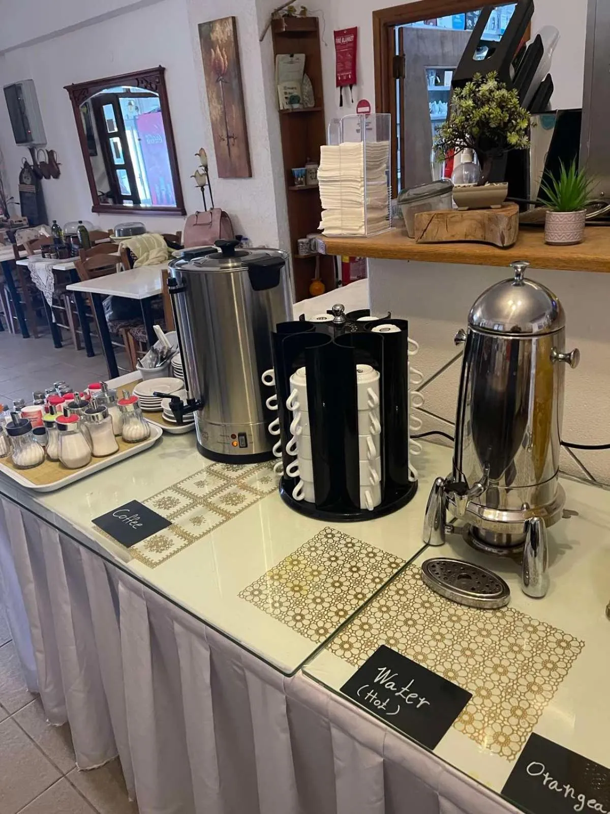 Food and drinks in Alexander Beach Hotel