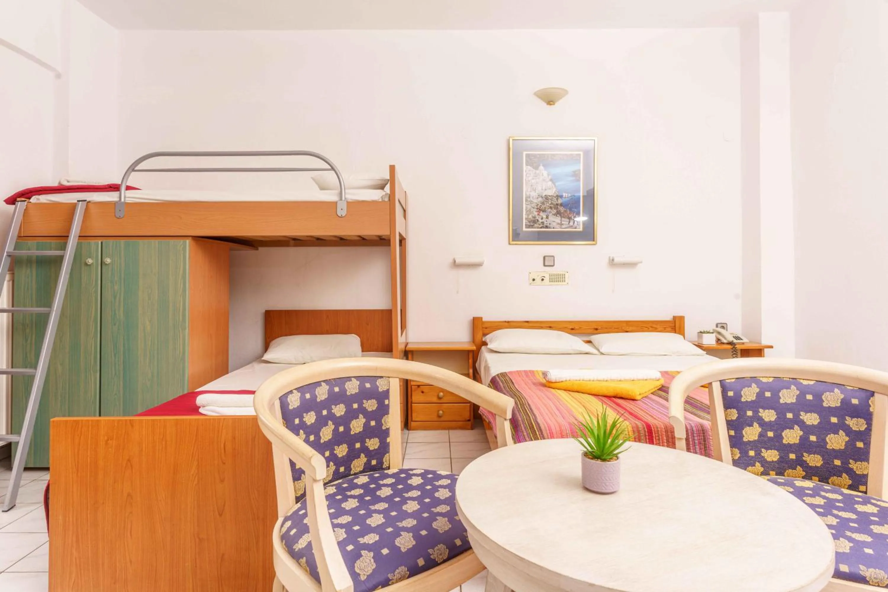 bunk bed, Bed in Alexander Beach Hotel