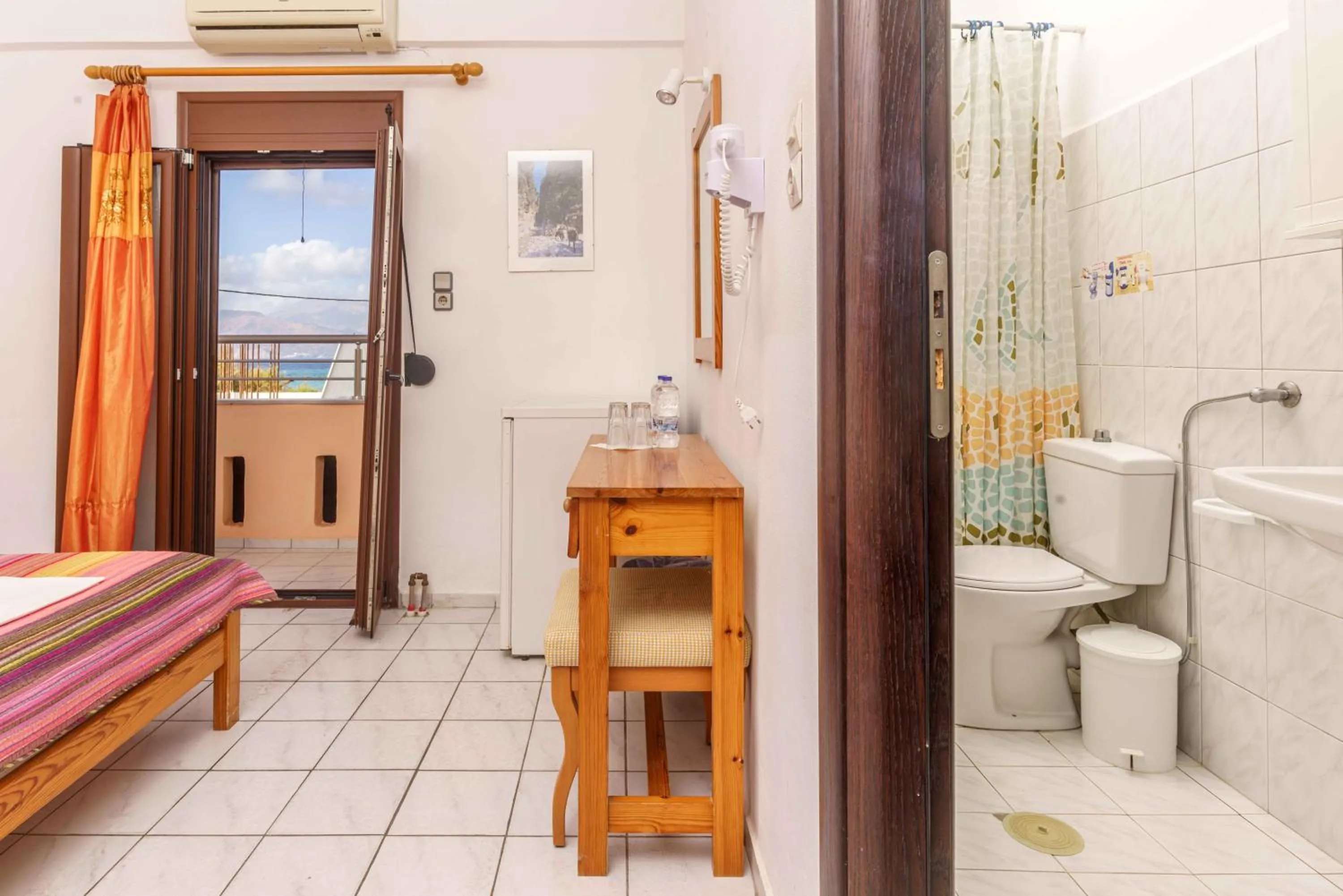 Shower, Bed in Alexander Beach Hotel