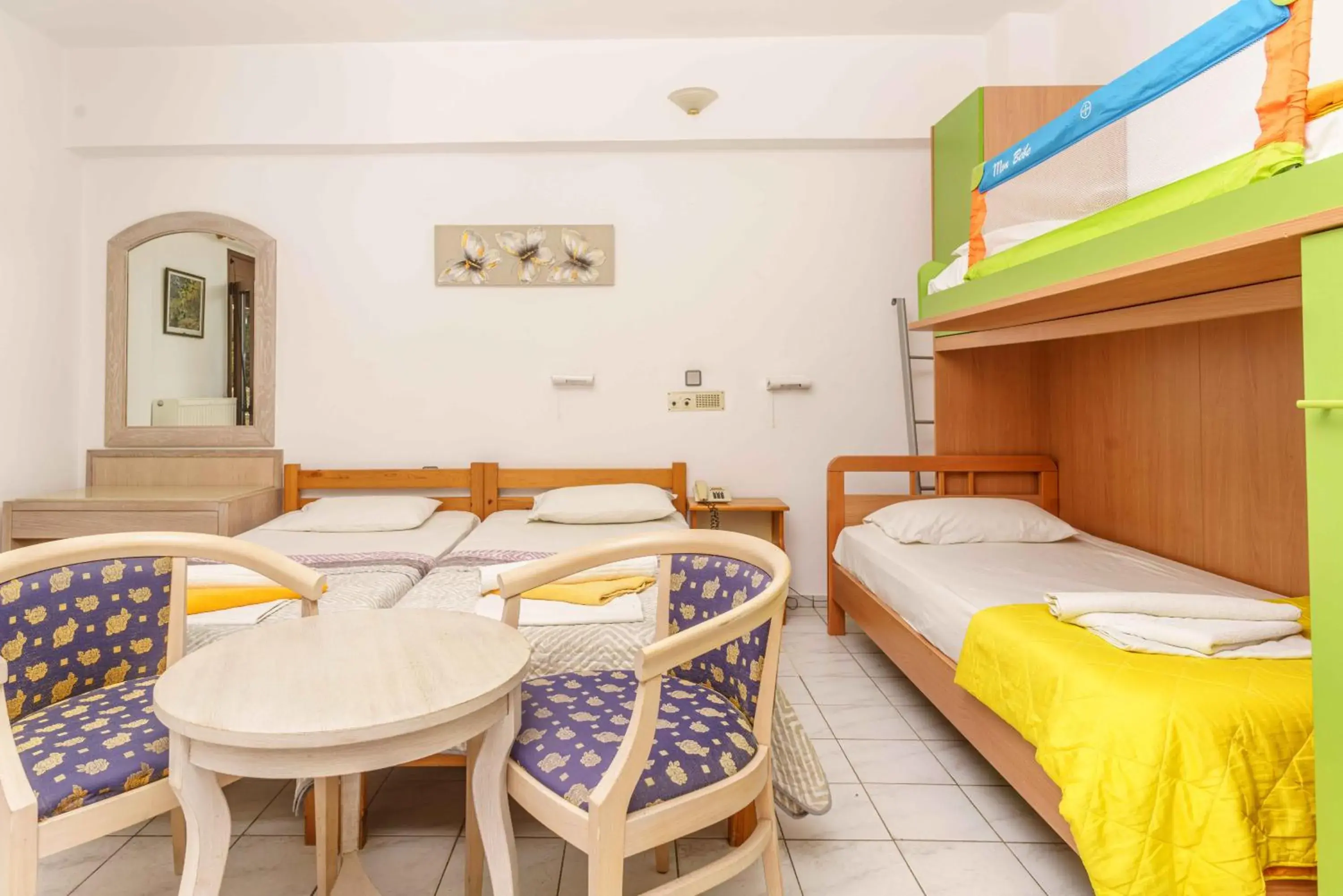 Quadruple Room in Alexander Beach Hotel Quadruple Room in Alexander Beach Hotel