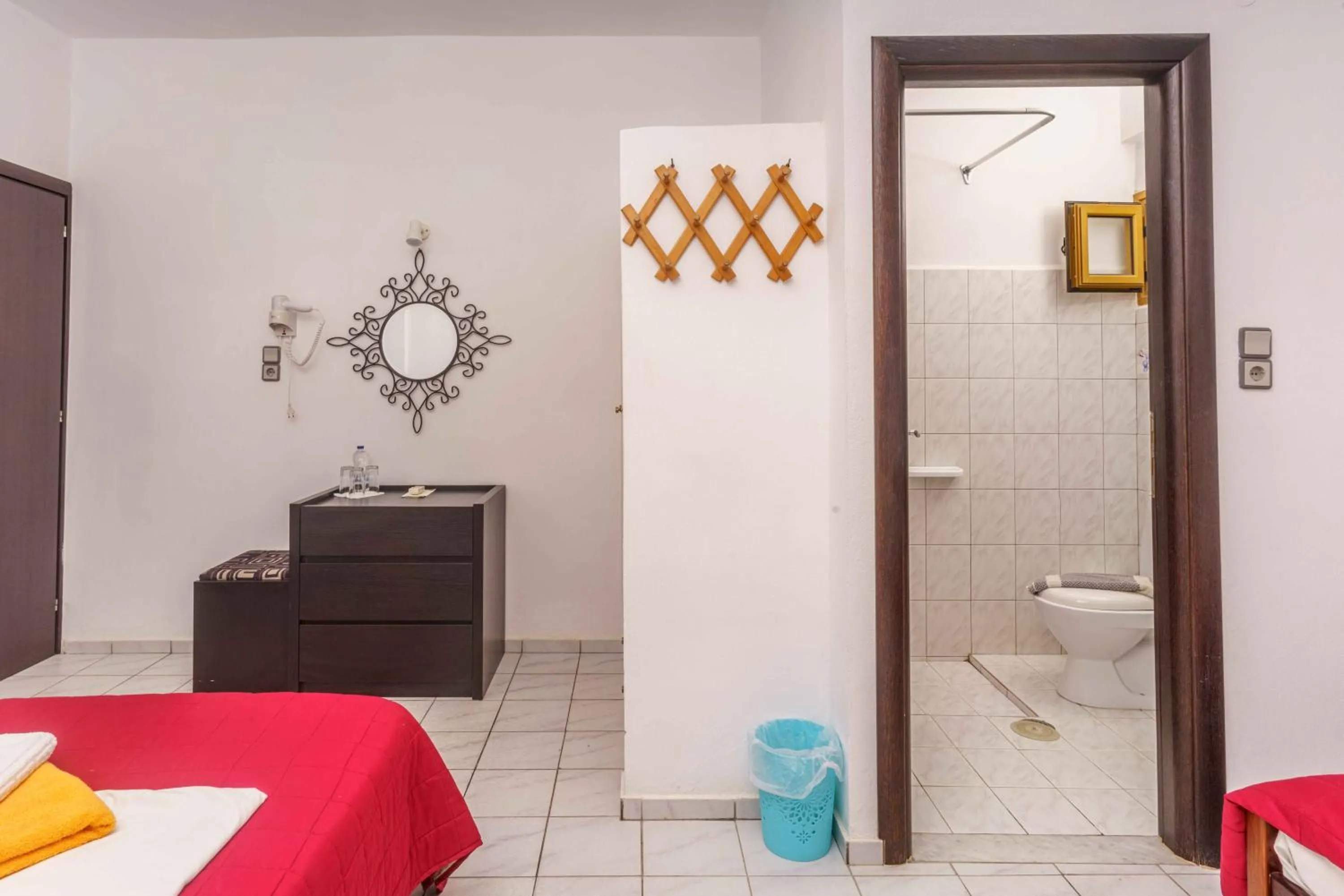 Bathroom, Bed in Alexander Beach Hotel