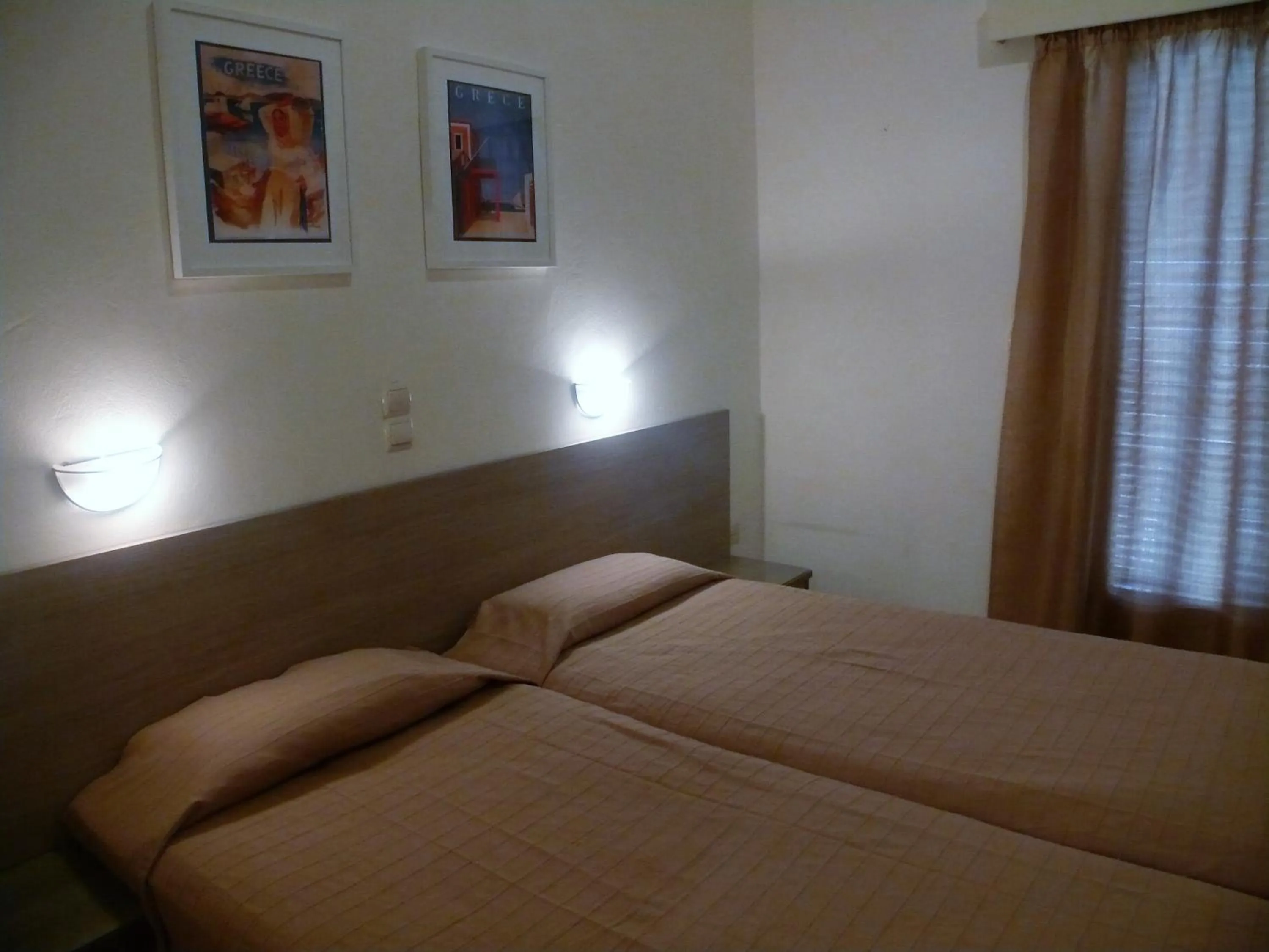 Bed in Hotel Karyatides