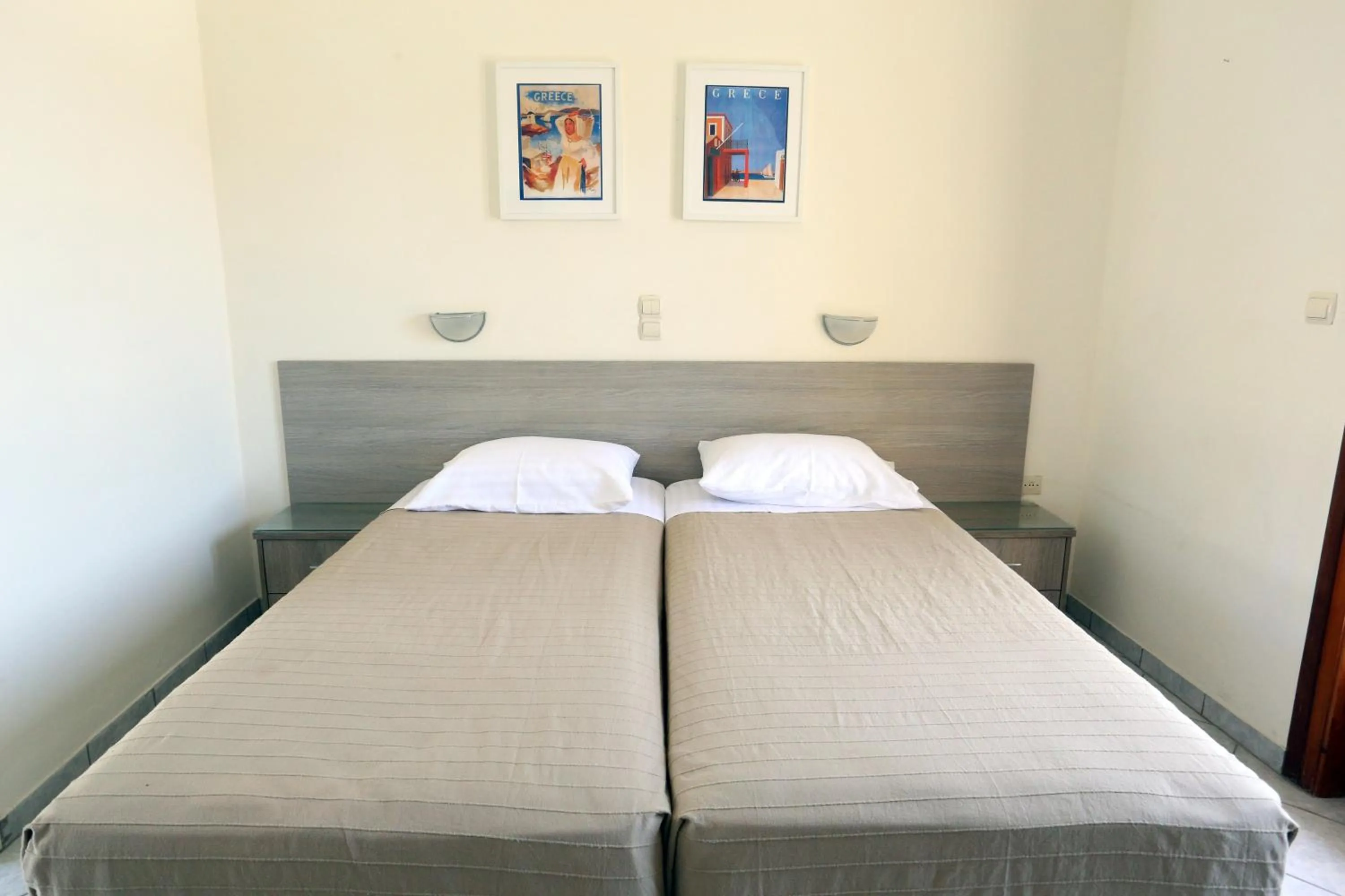 Bed in Hotel Karyatides