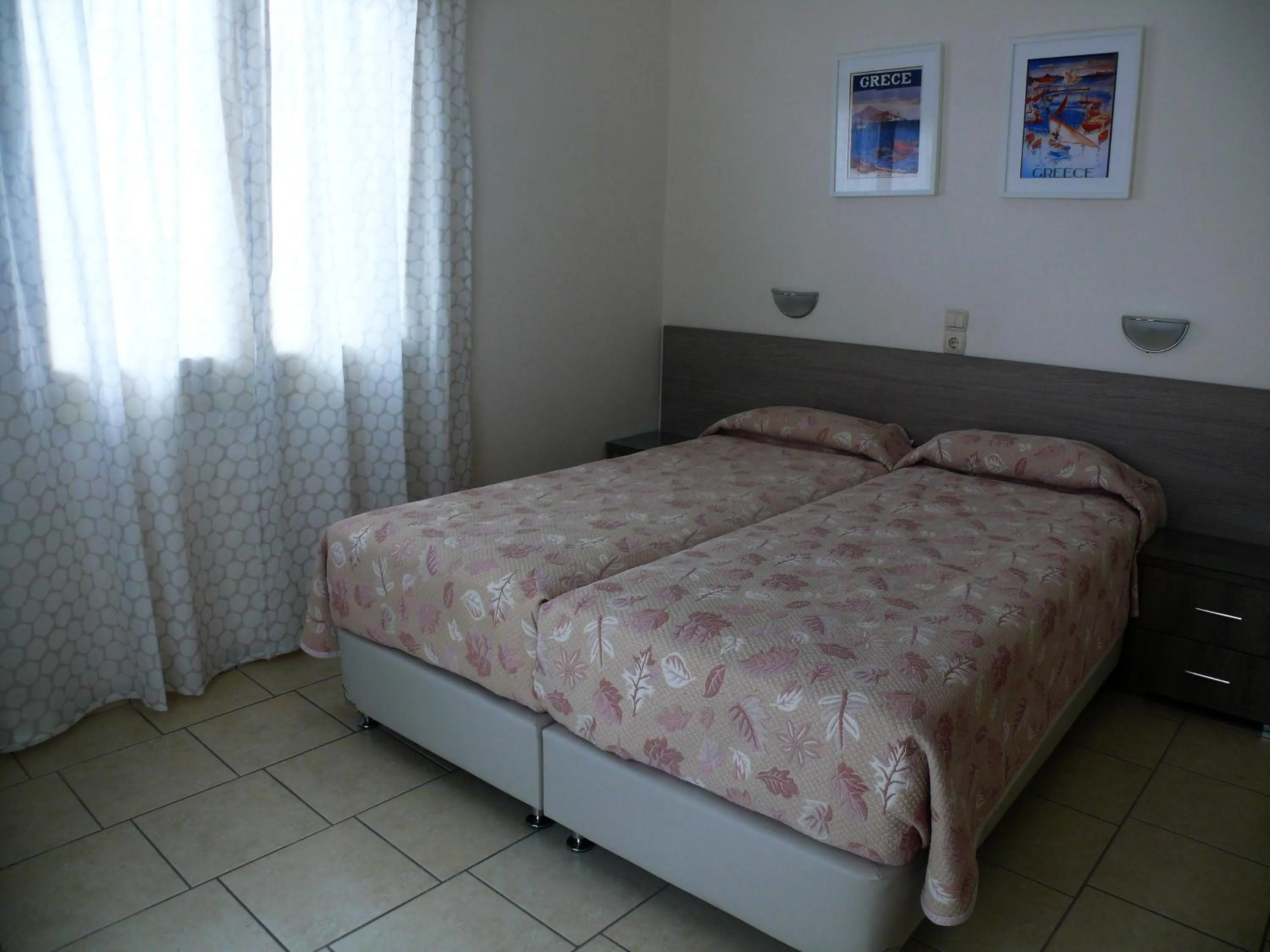 Bed in Hotel Karyatides