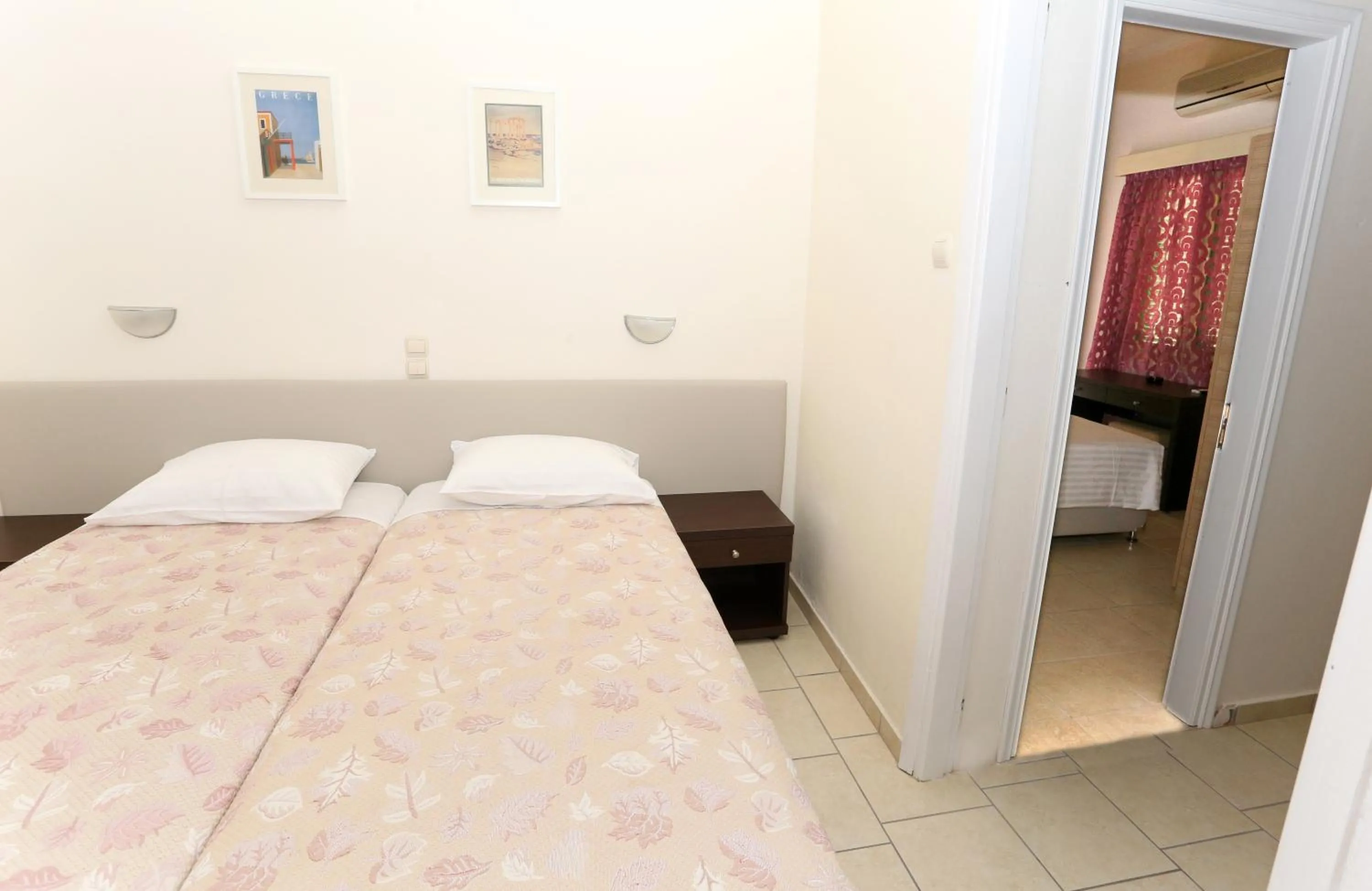 Bed in Hotel Karyatides