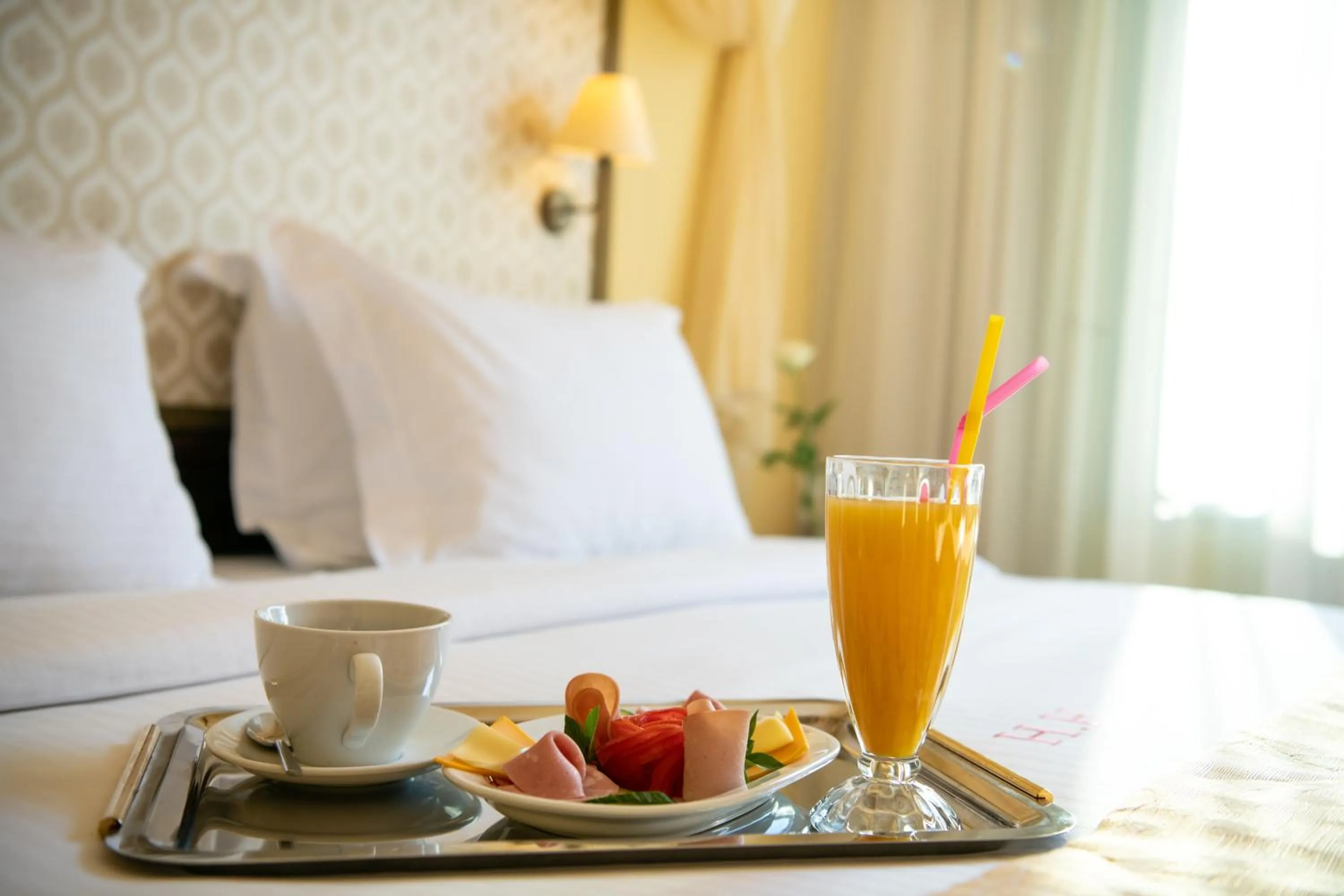 room service, Bed in Halepa Hotel