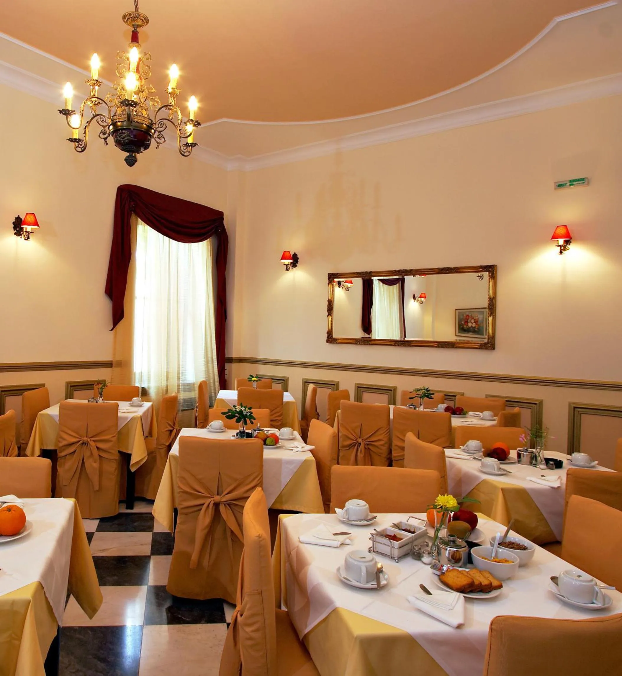 Restaurant/places to eat in Halepa Hotel
