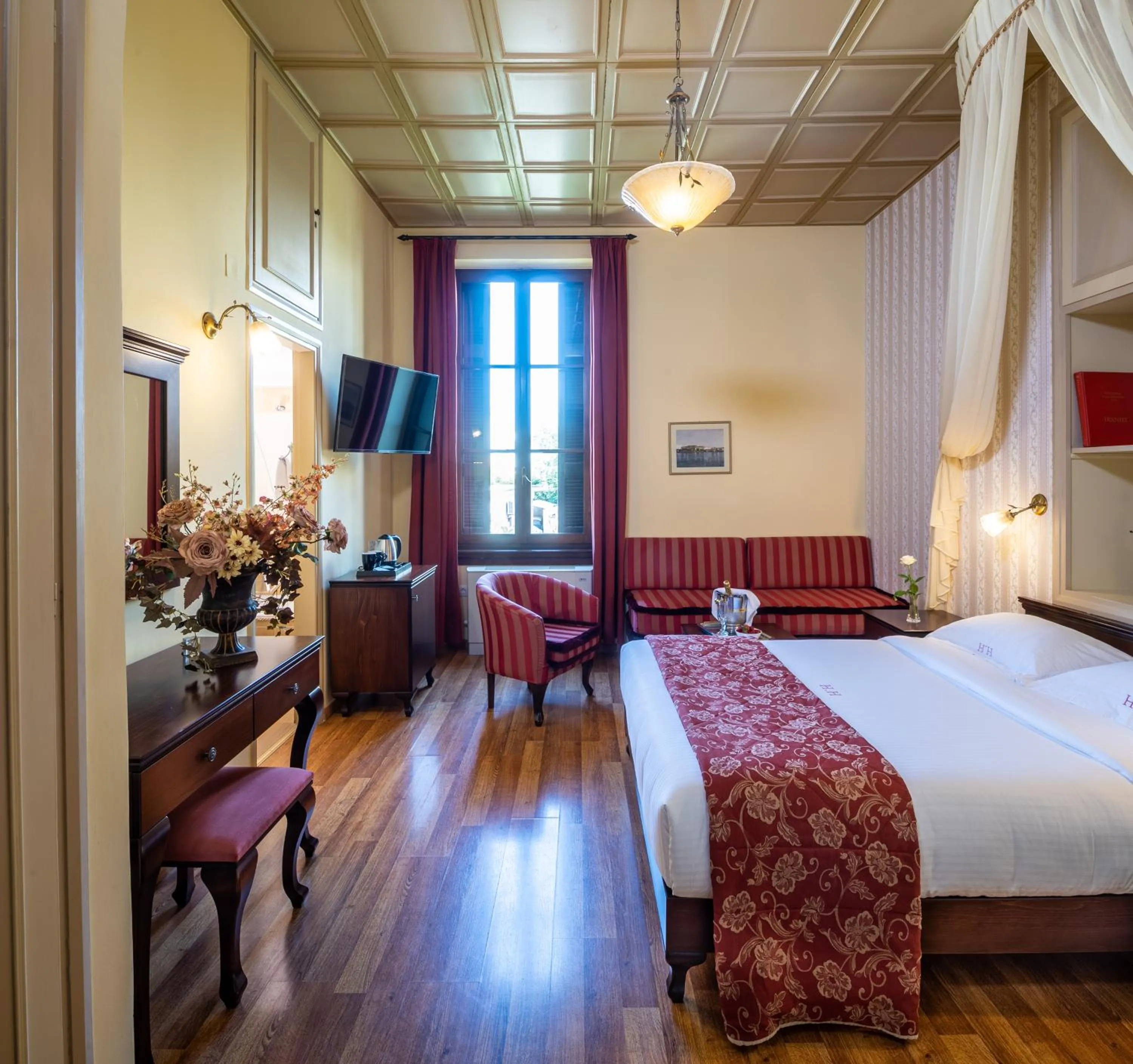 Photo of the whole room, Bed in Halepa Hotel