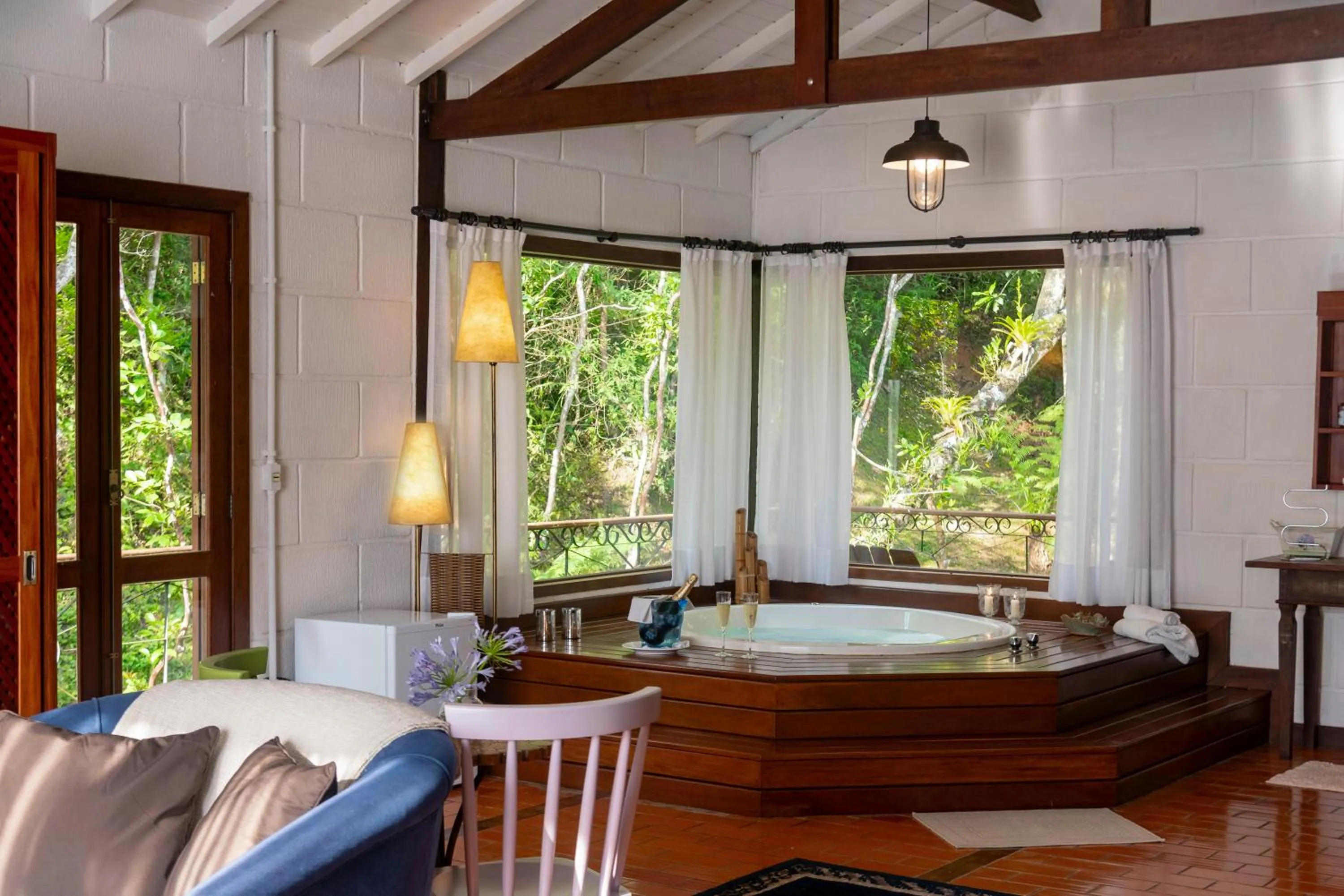 Hot Tub, Bed in Pousada Terra Crua