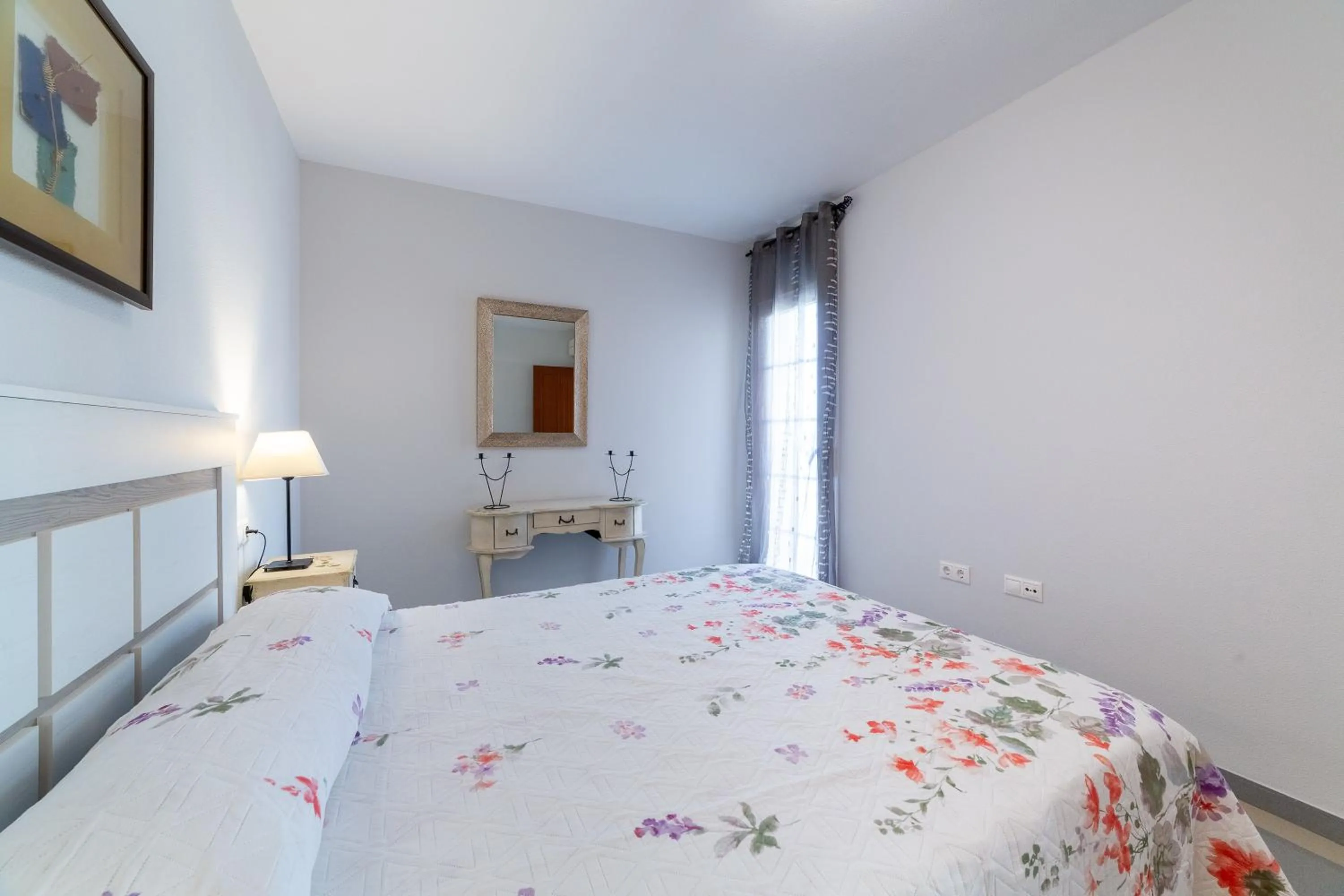 Living room, Bed in Apartamento Esbamar Vi