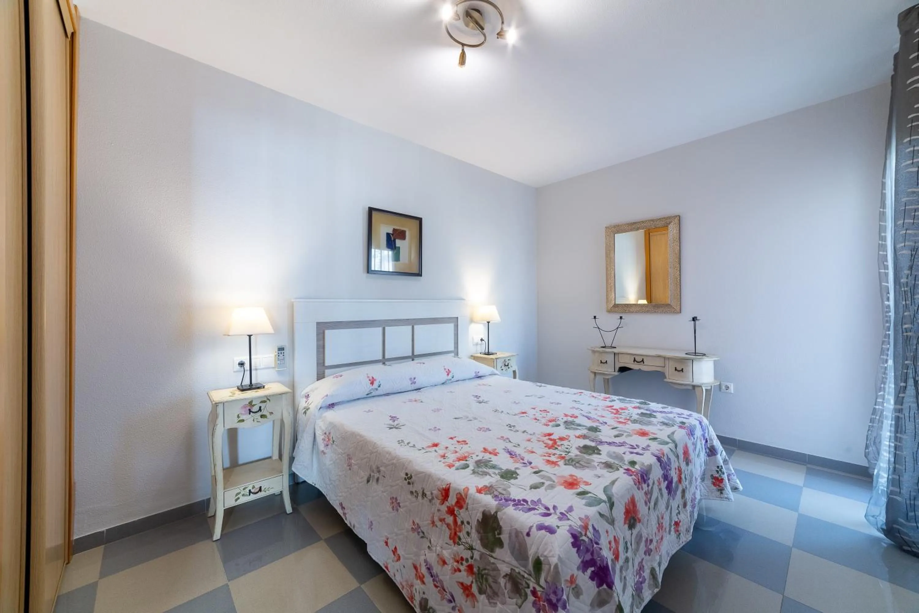 Living room, Bed in Apartamento Esbamar Vi