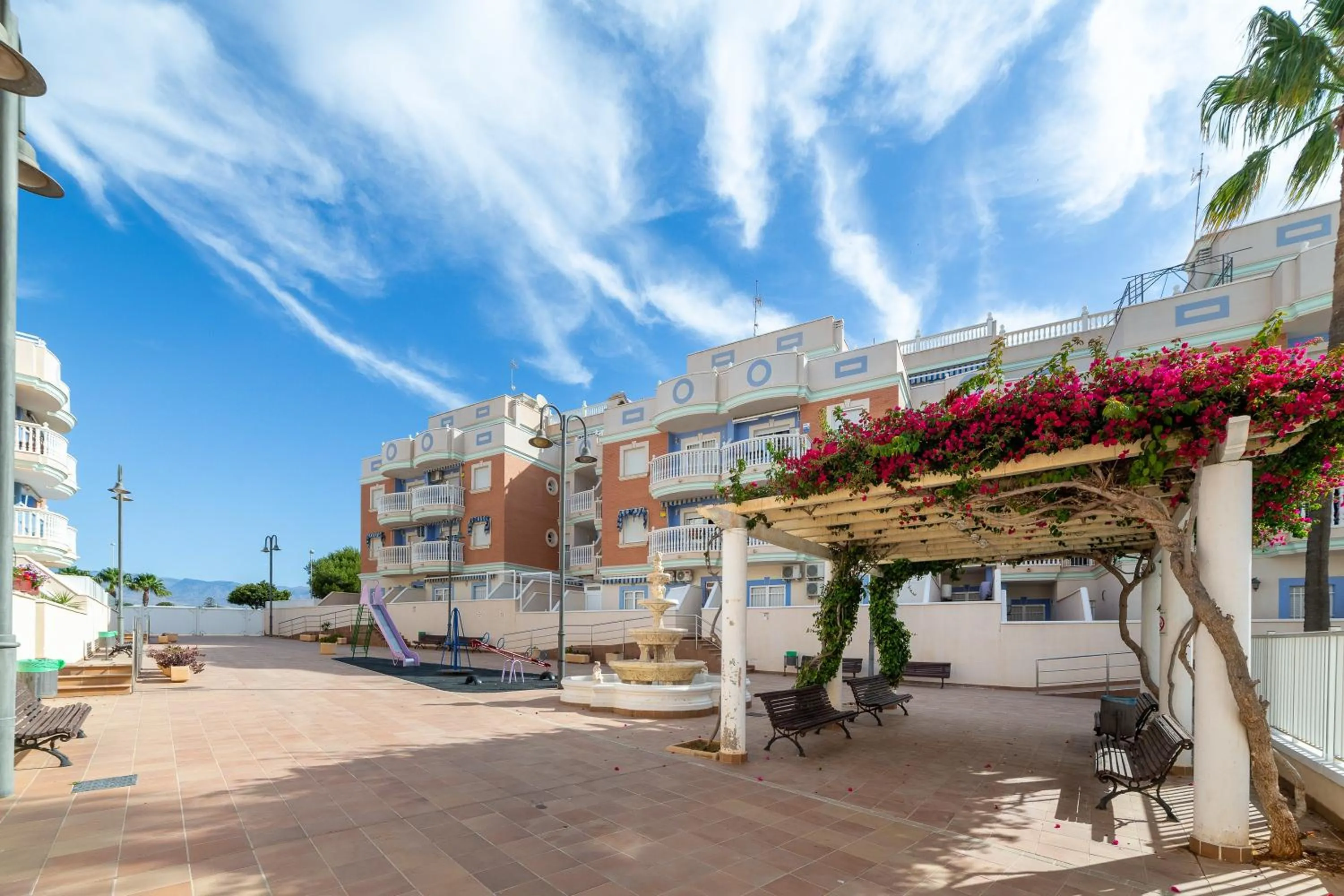 Property building in Apartamento Esbamar Vi