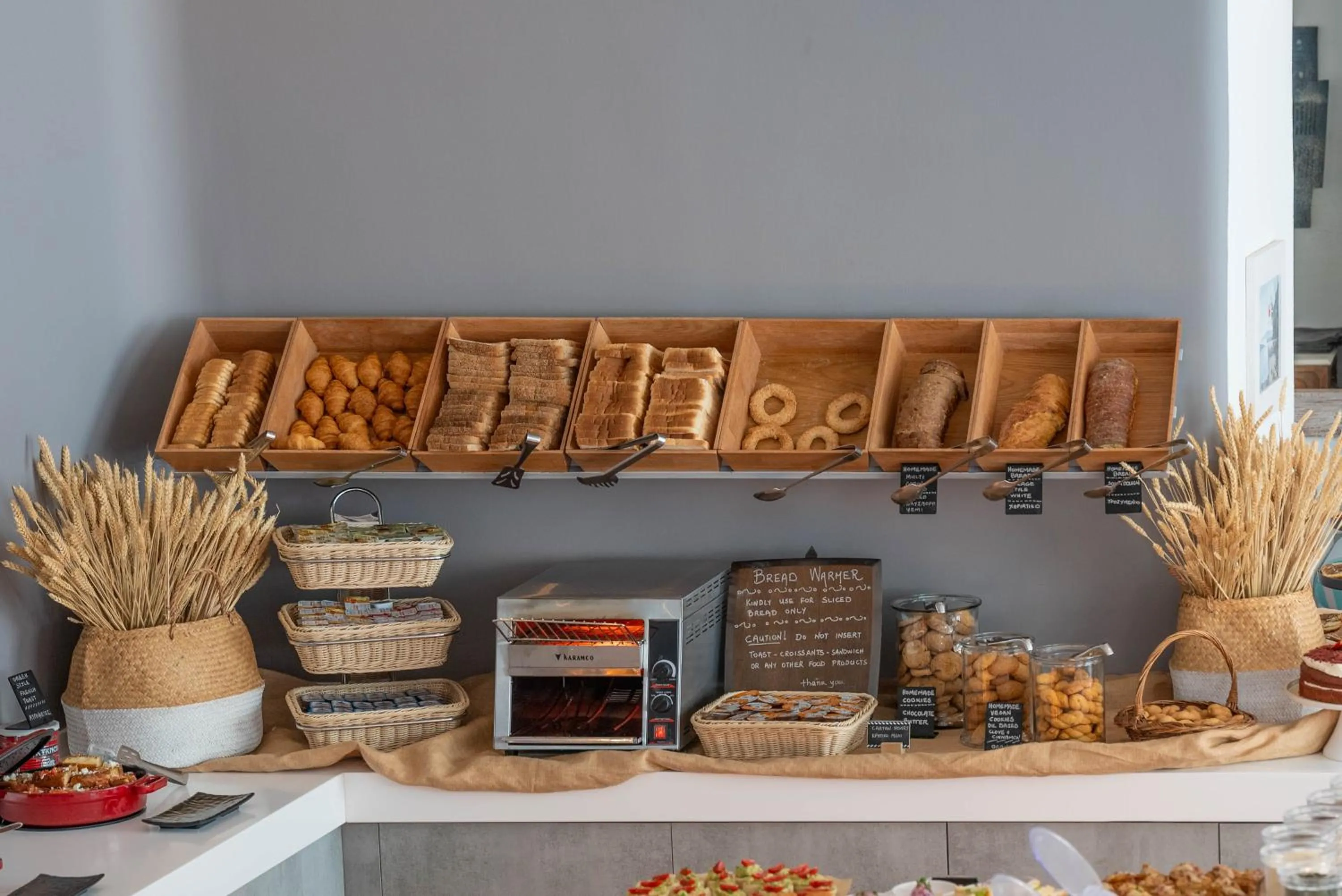 Food and drinks in Aressana Spa Hotel & Suites - Small Luxury Hotels of the World