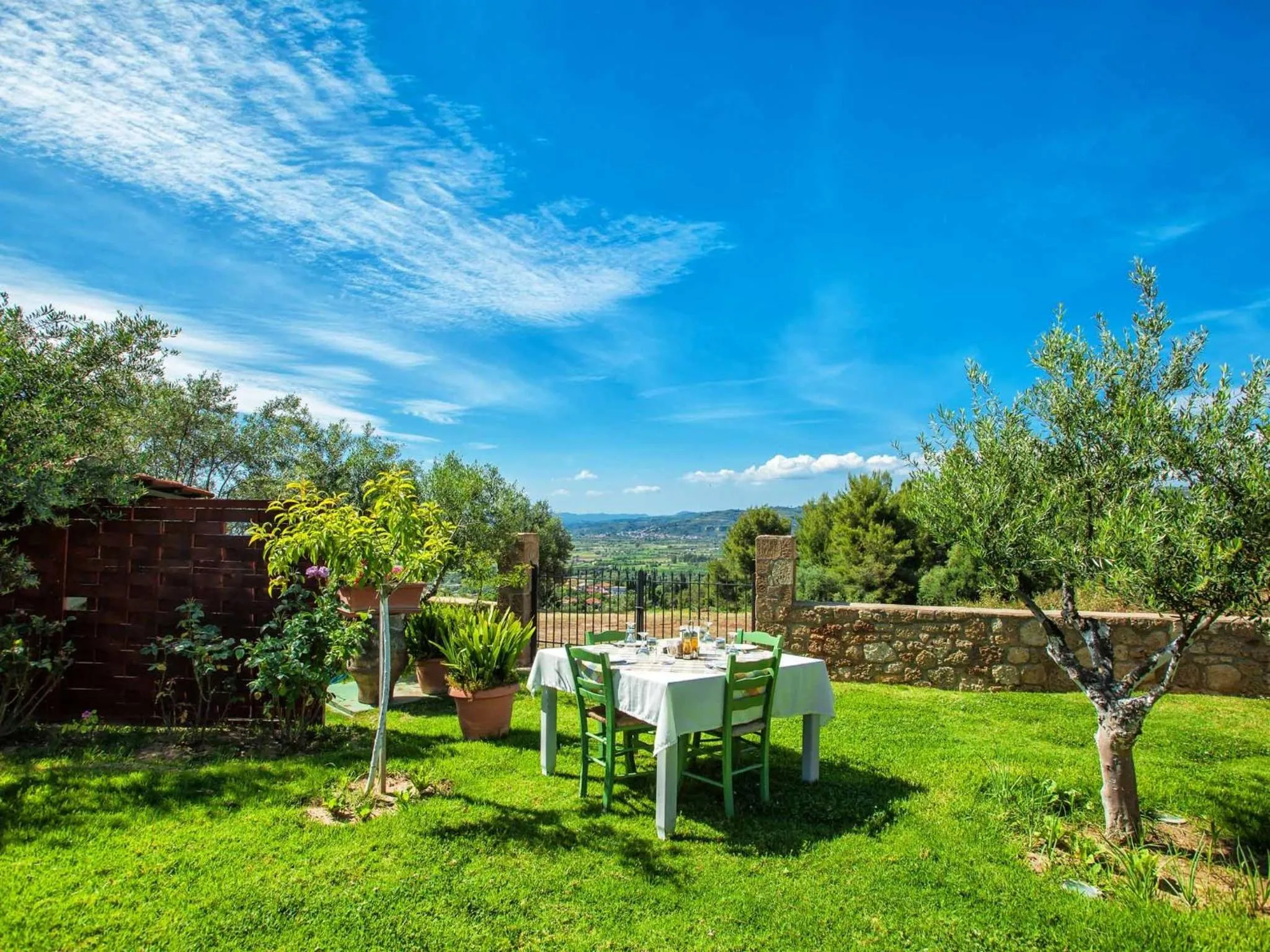 Restaurant/places to eat in Hotel Europa Olympia