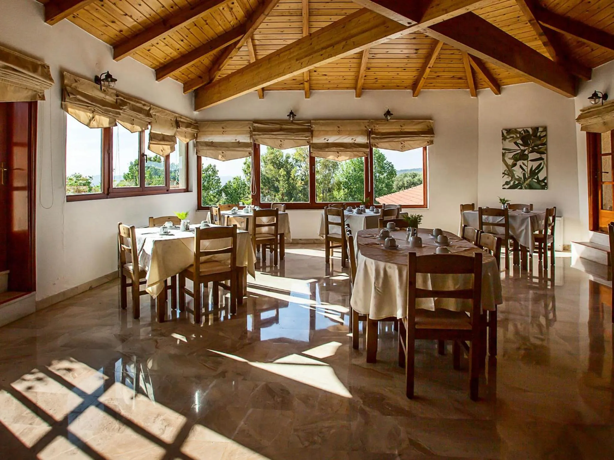 Restaurant/places to eat in Hotel Europa Olympia