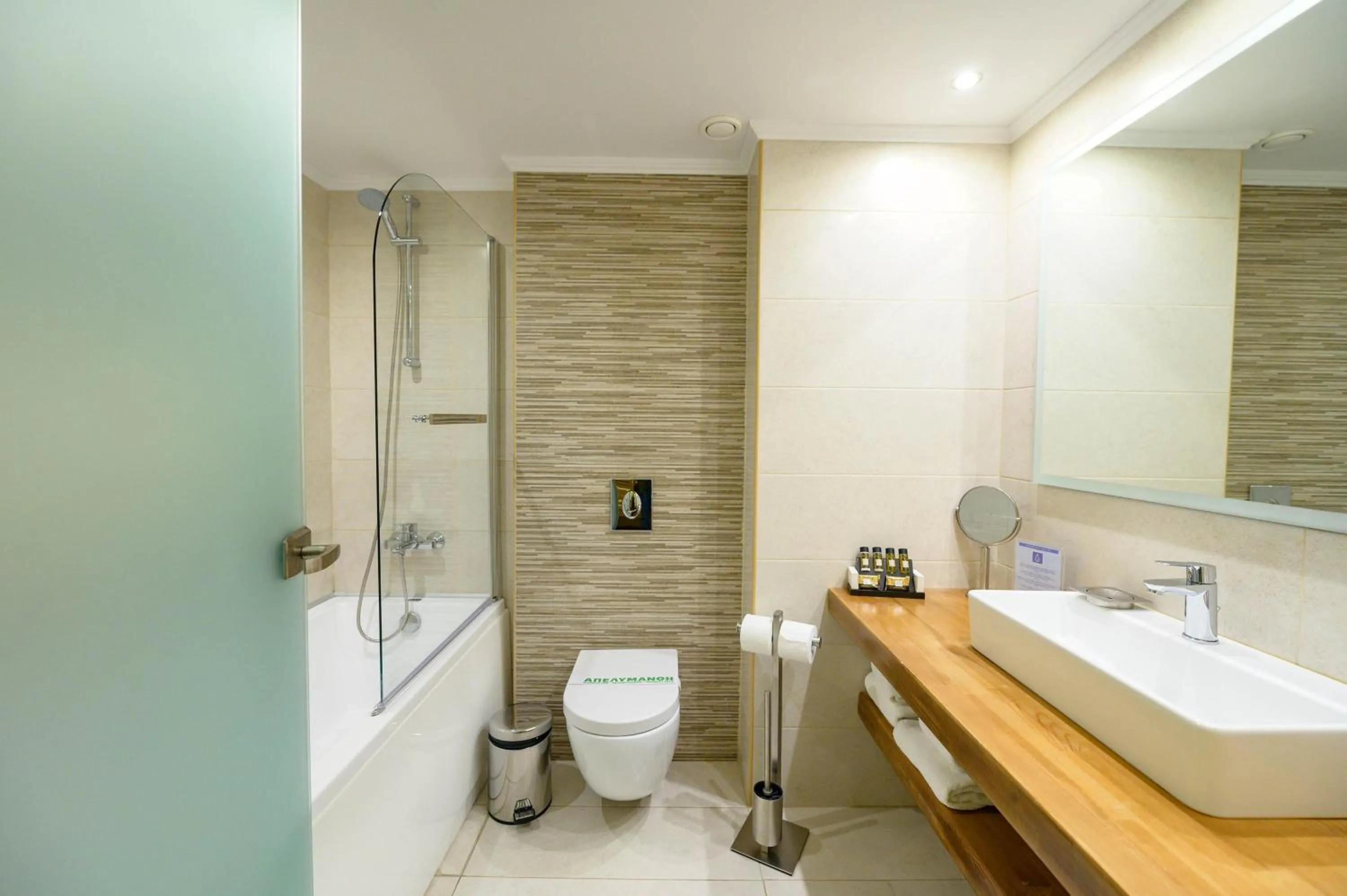 Toilet in Hotel Europa Olympia