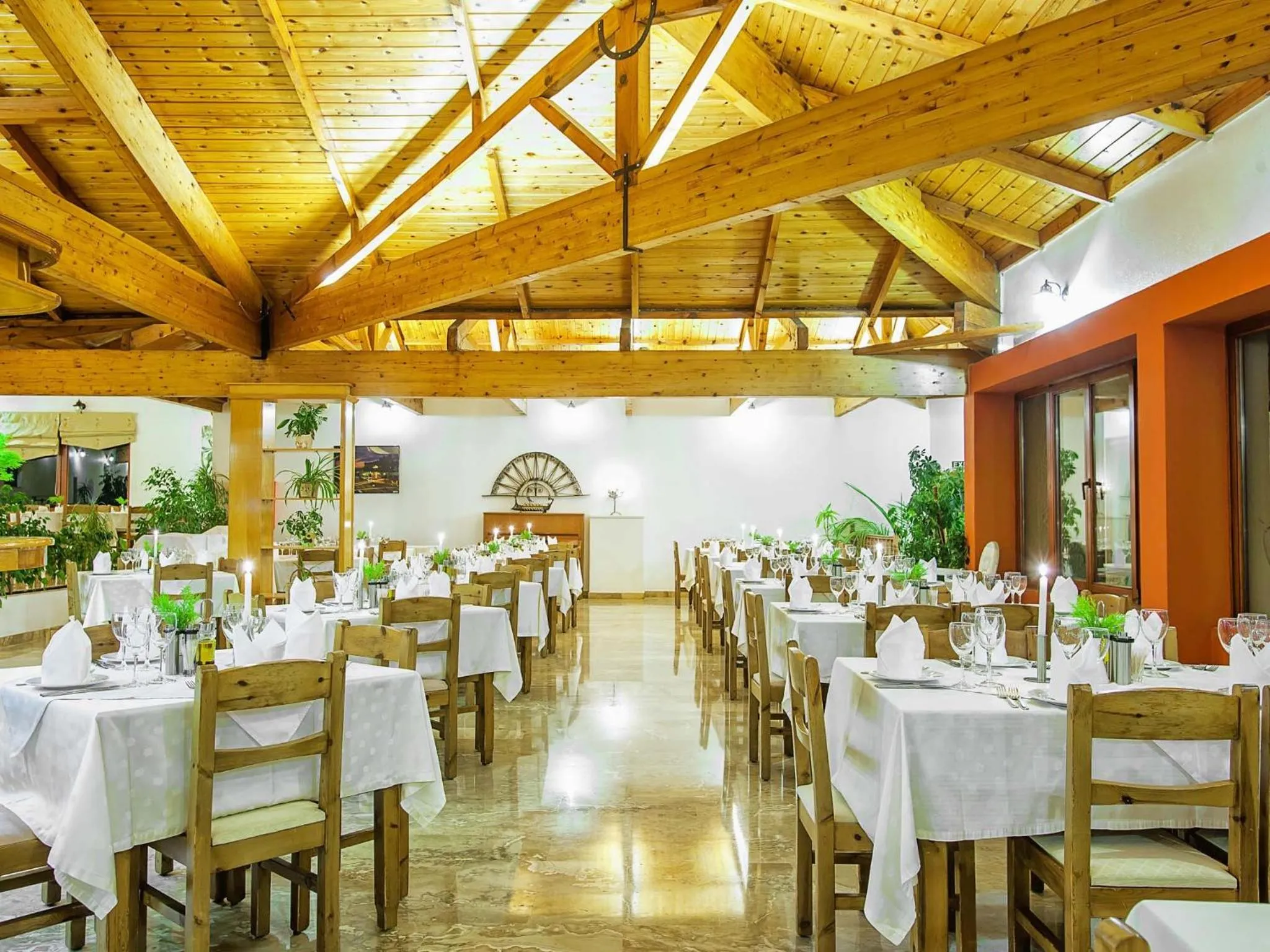 Restaurant/places to eat in Hotel Europa Olympia