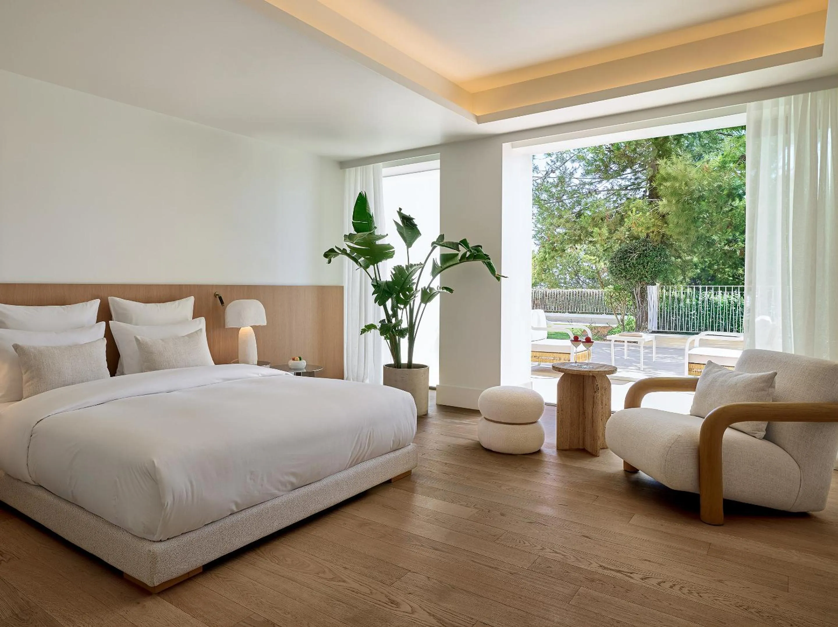 Bed in Vouliagmeni Suites