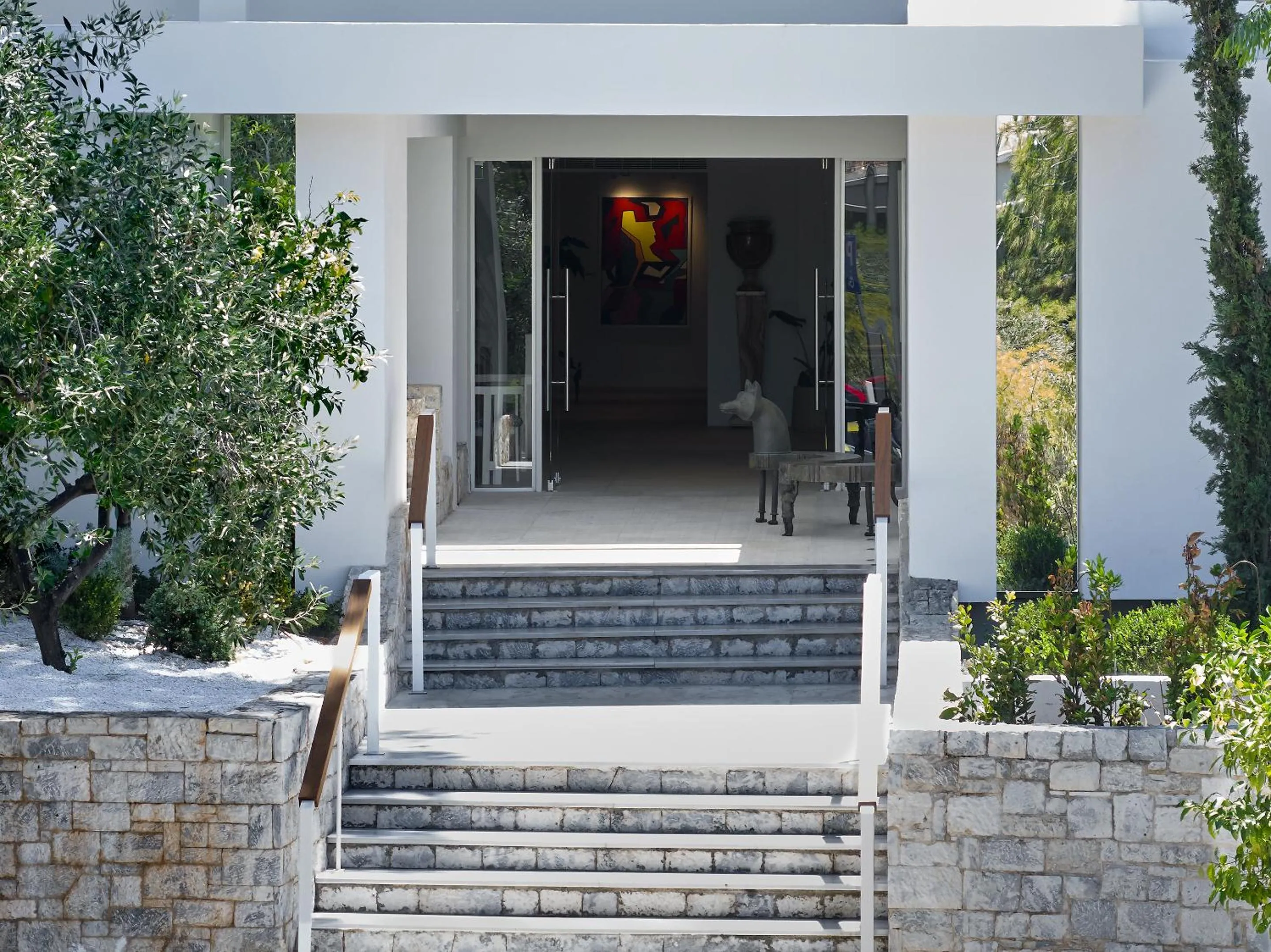 Property building in Vouliagmeni Suites