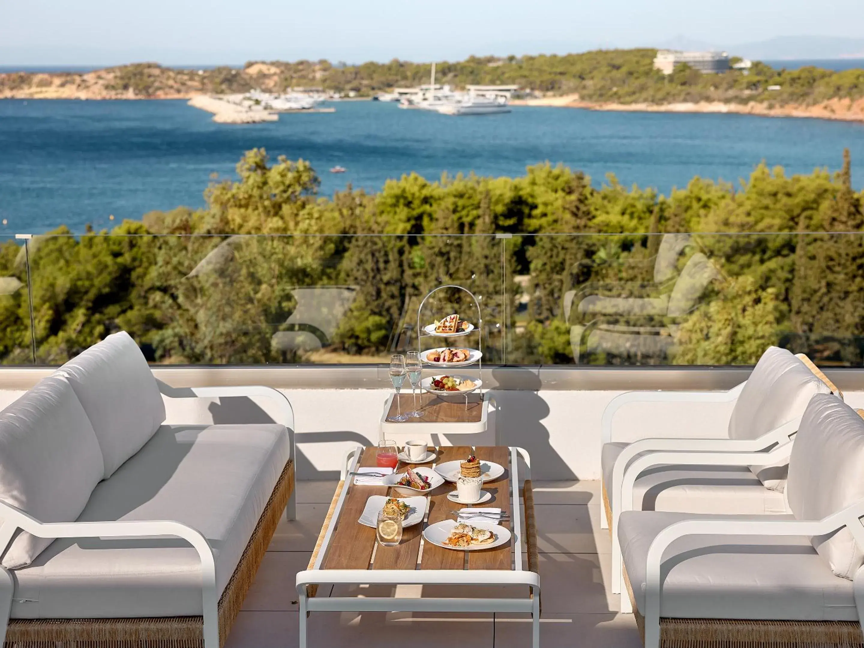 Restaurant/places to eat in Vouliagmeni Suites Restaurant/places to eat in Vouliagmeni Suites