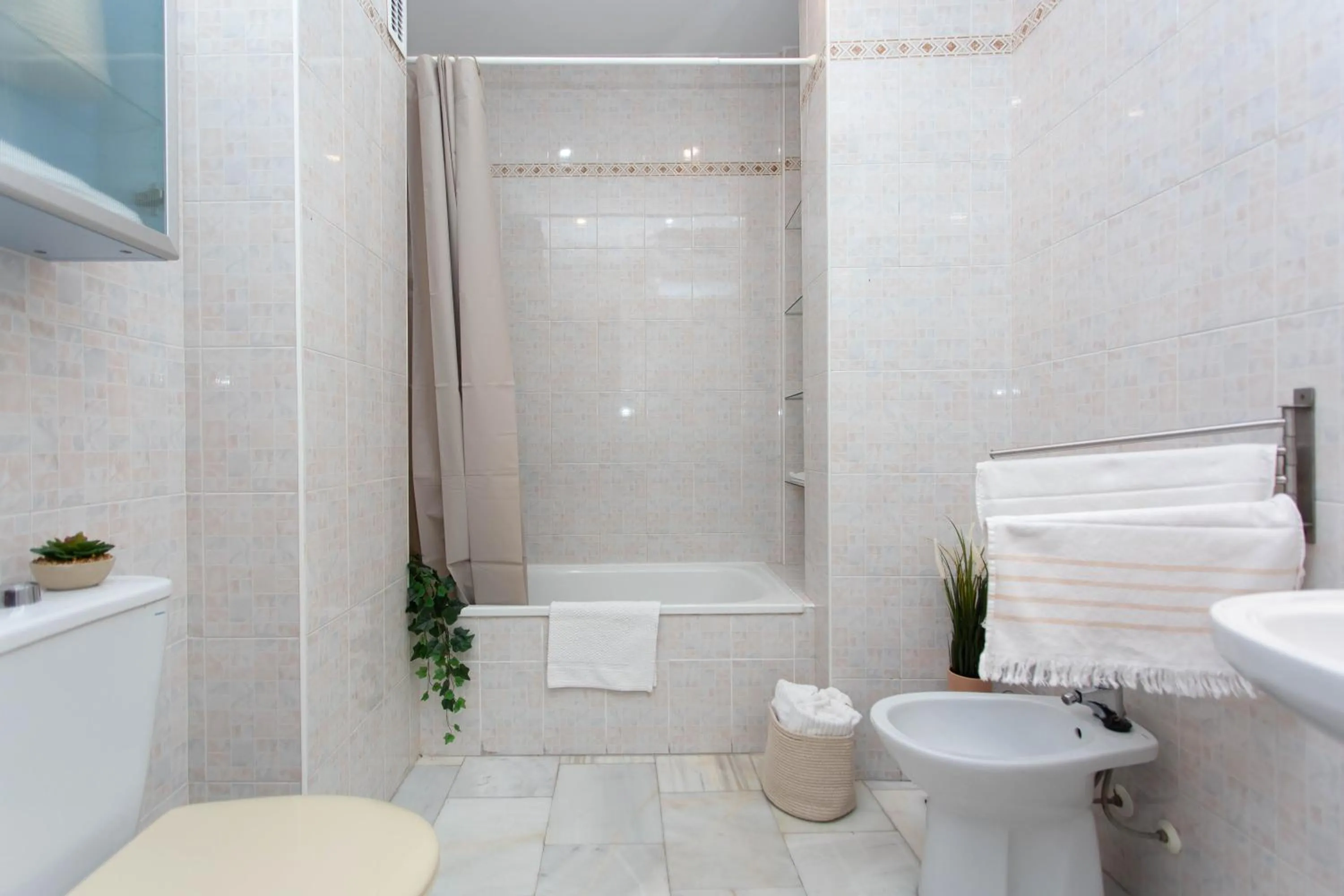 Toilet in Cristo de Burgos 15