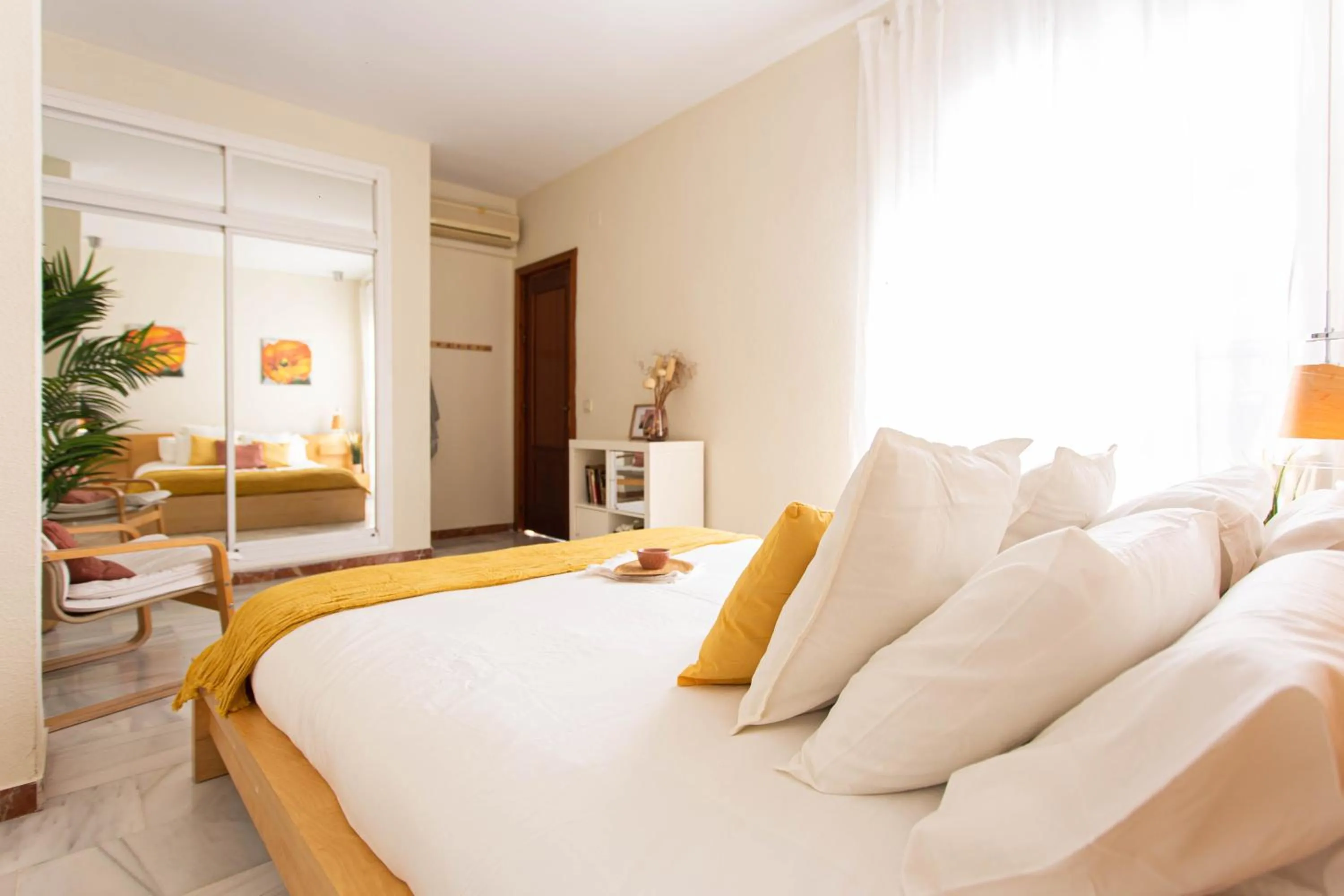 Bedroom, Bed in Cristo de Burgos 15