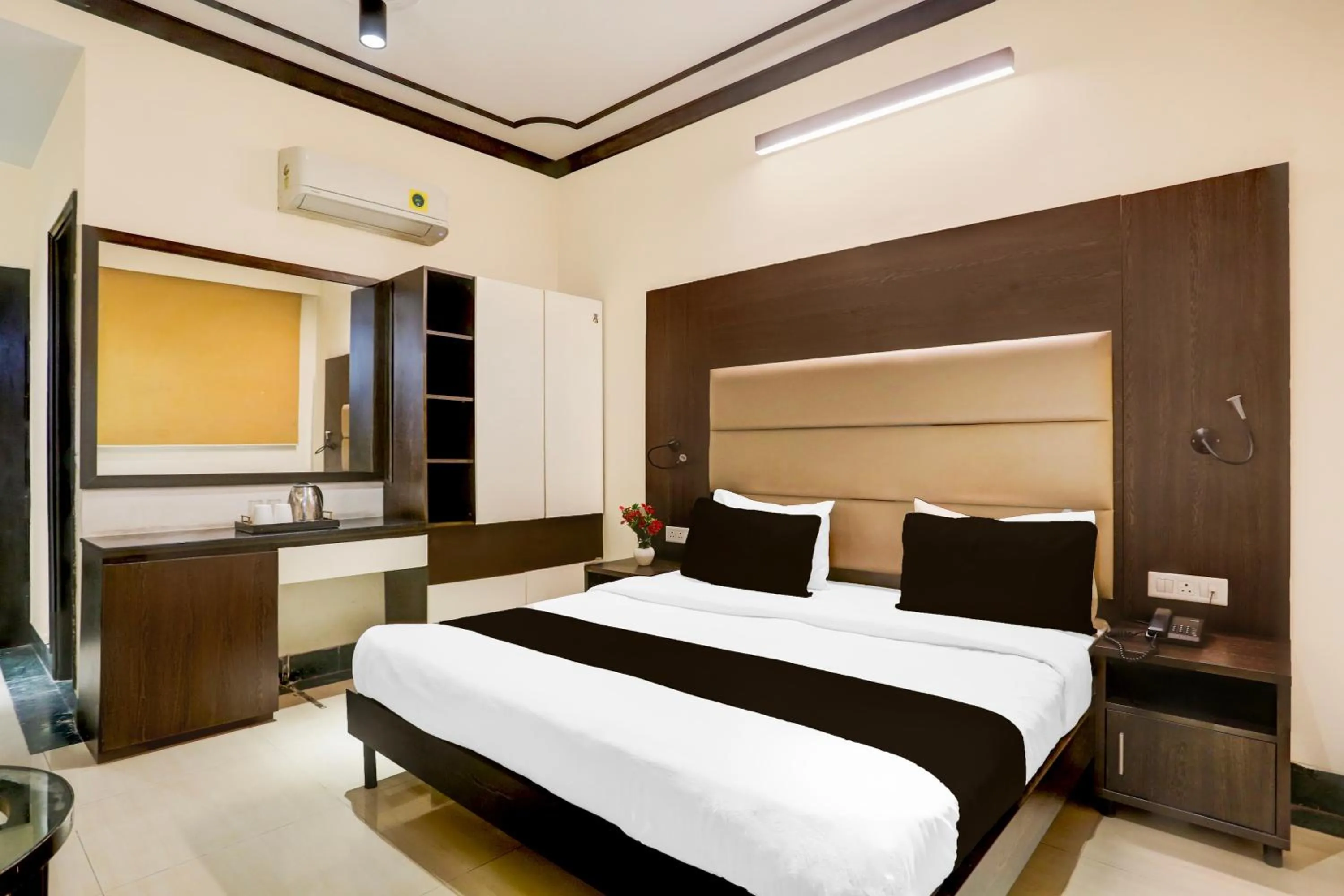 Super Townhouse Sushant Lok Phase 1 Formerly Hotel Neven
