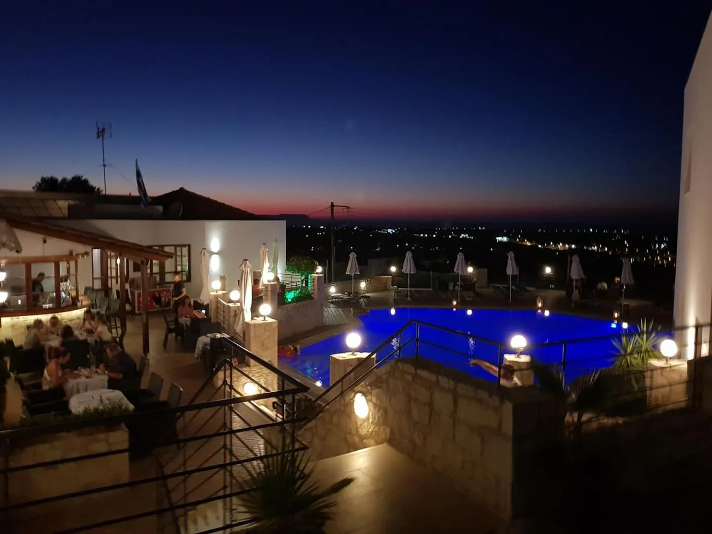 Restaurant/places to eat in Amazones Village Suites