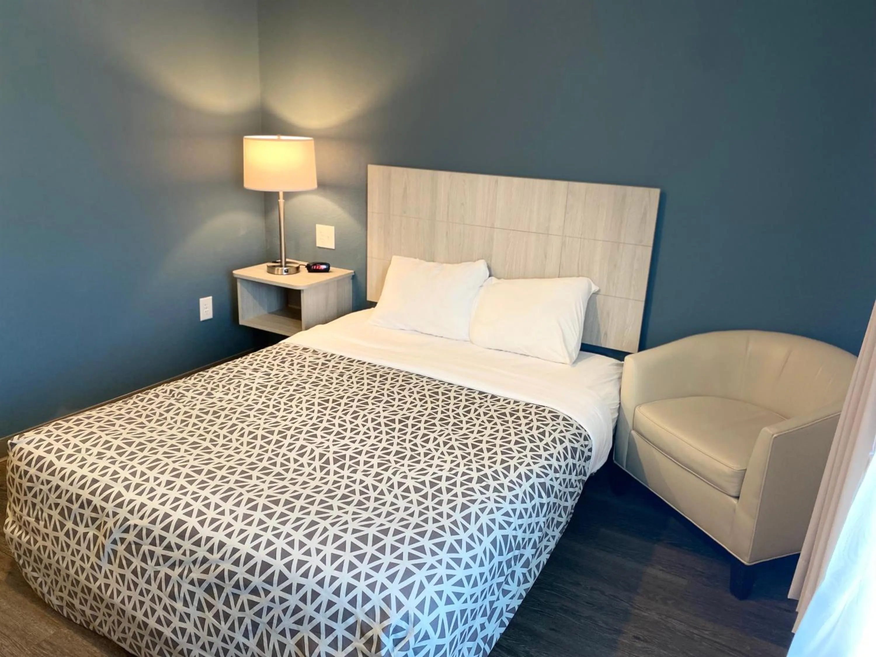Bed in WoodSpring Suites Hermitage - Nashville Airport