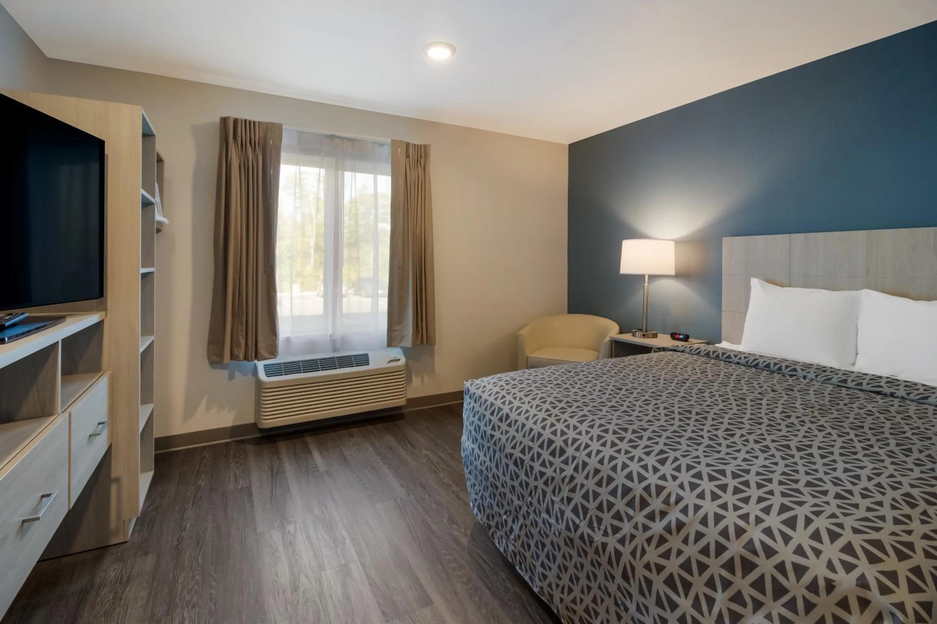 Bed in WoodSpring Suites Hermitage - Nashville Airport