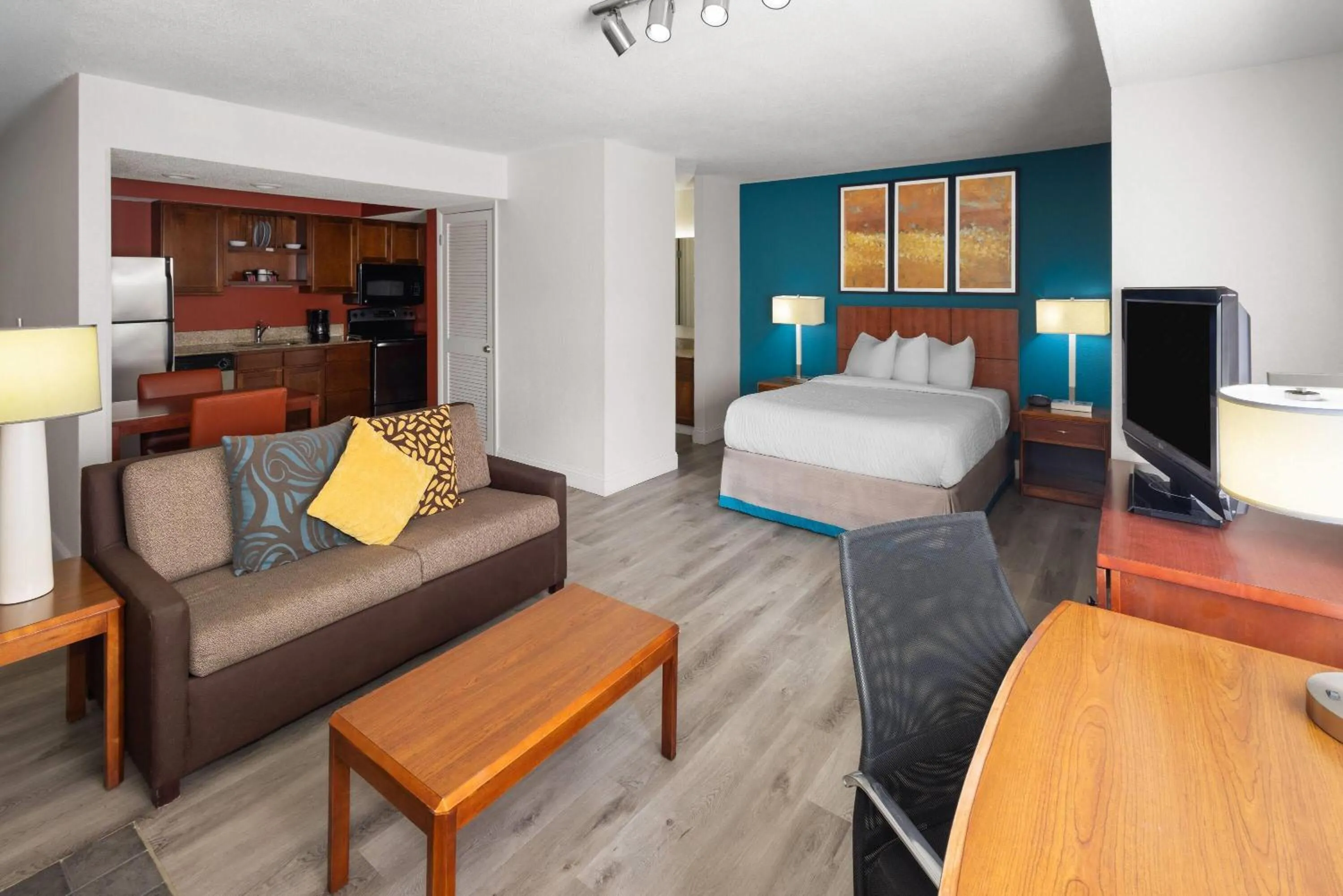 Photo of the whole room, Bed in Tysons Corner Suites, A Baymont by Wyndham