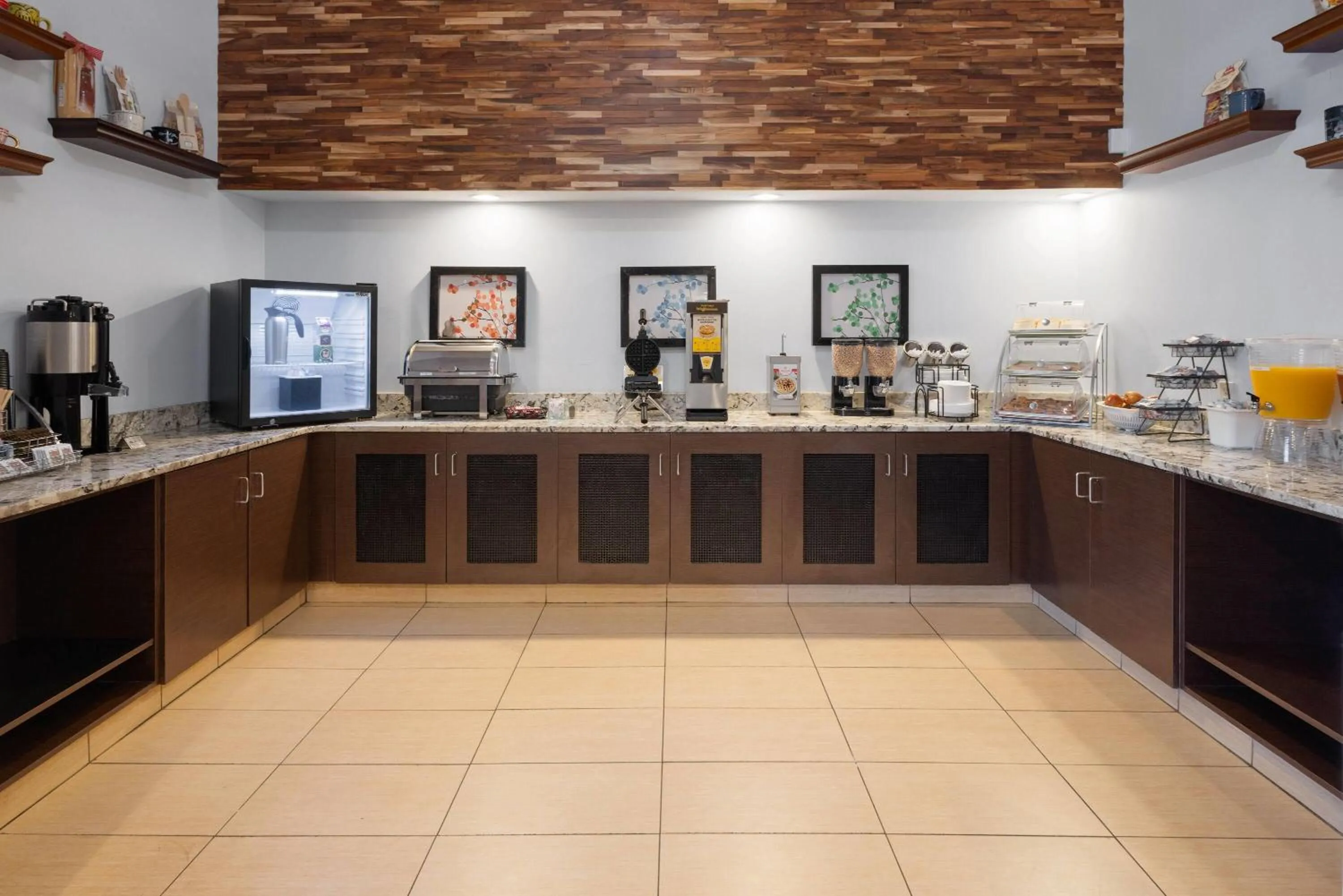 Breakfast in Tysons Corner Suites, A Baymont by Wyndham