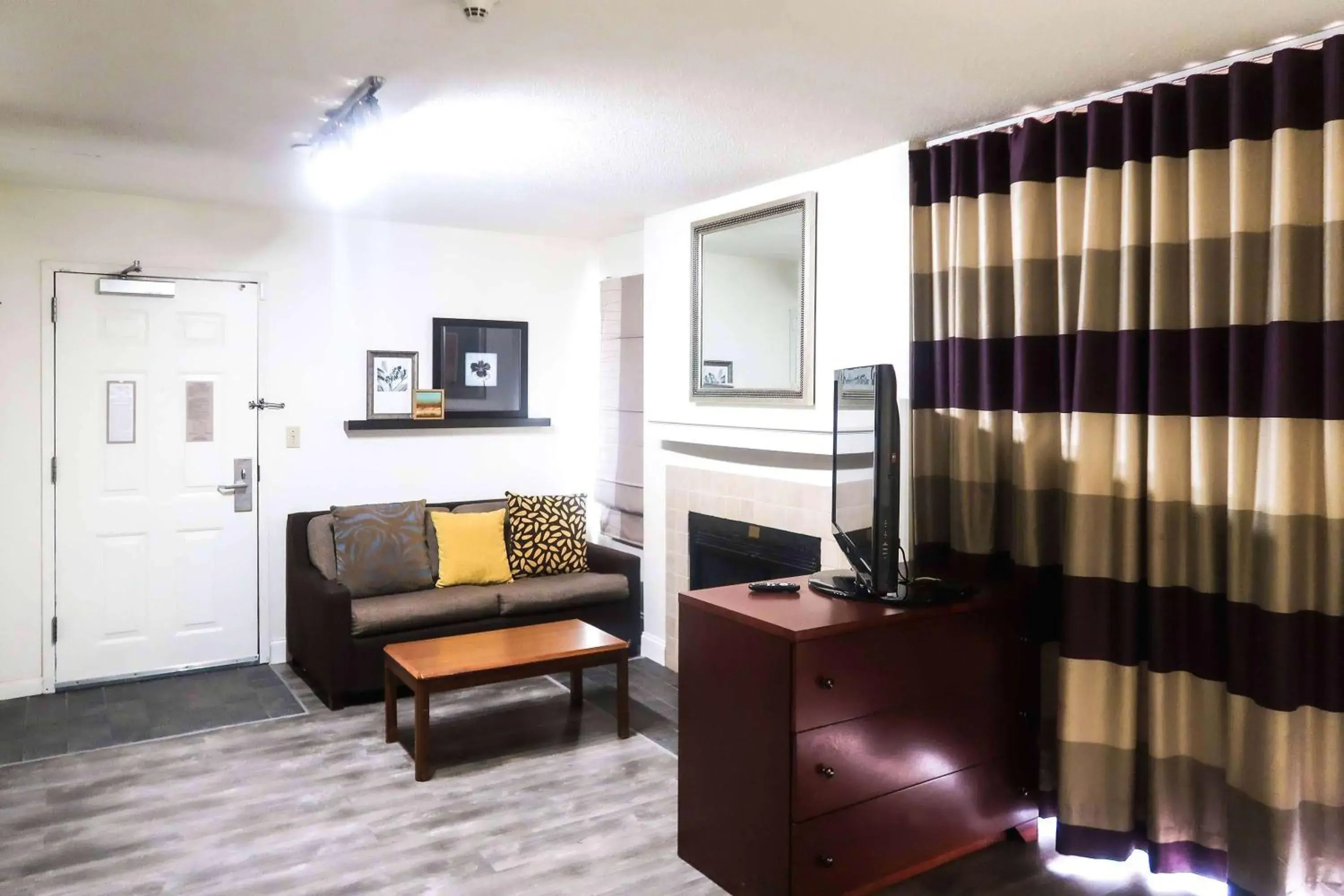 Photo of the whole room in Tysons Corner Suites, A Baymont by Wyndham Photo of the whole room in Tysons Corner Suites, A Baymont by Wyndham