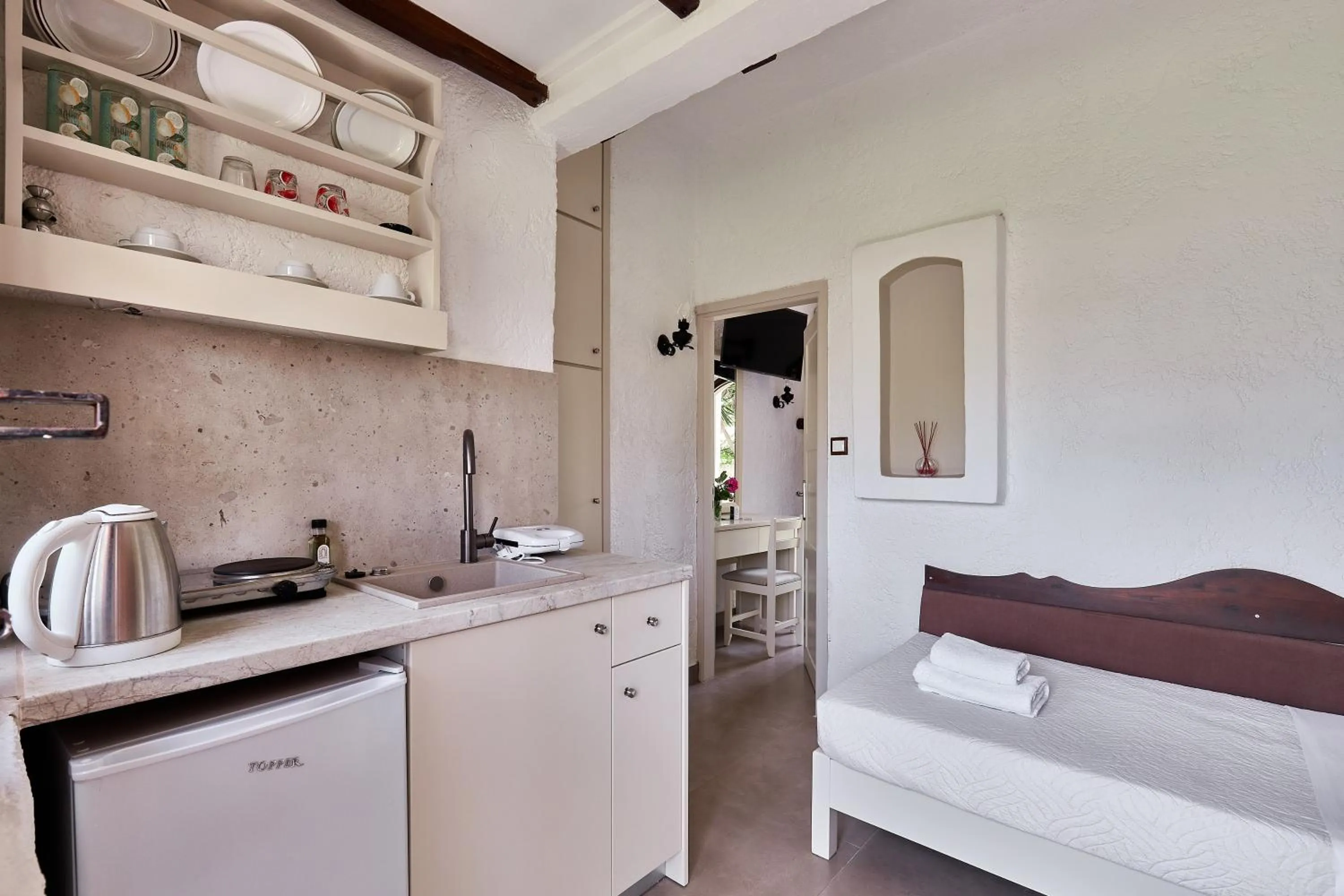 Kitchen or kitchenette, Bed in Mila Malia Studios Hotel