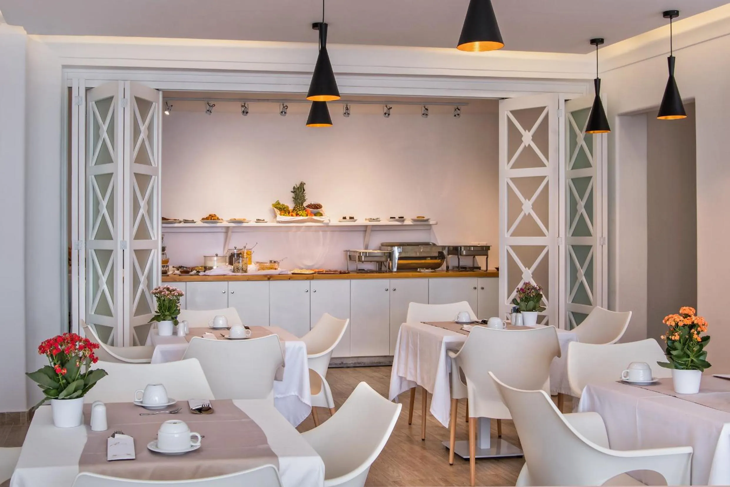 Restaurant/places to eat in Pegasus Suites & Spa