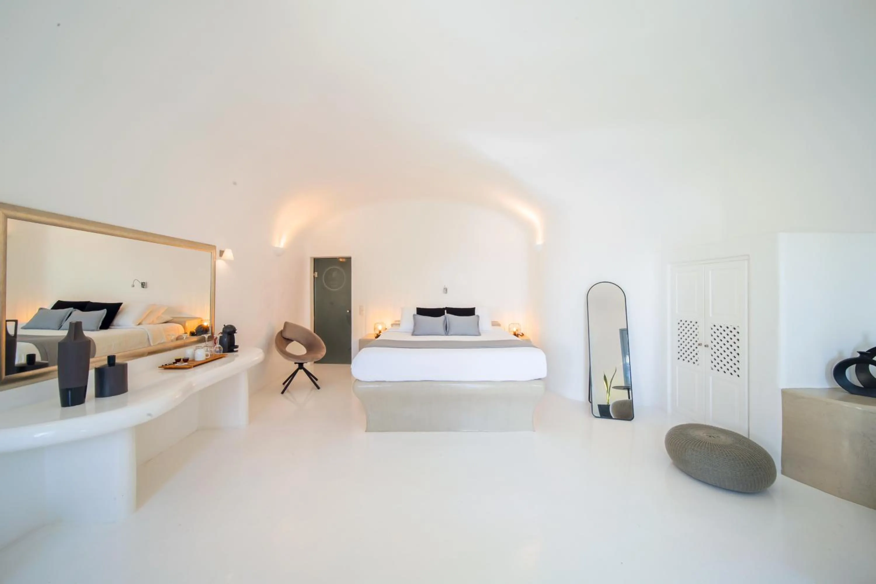 Bed in Pegasus Suites & Spa