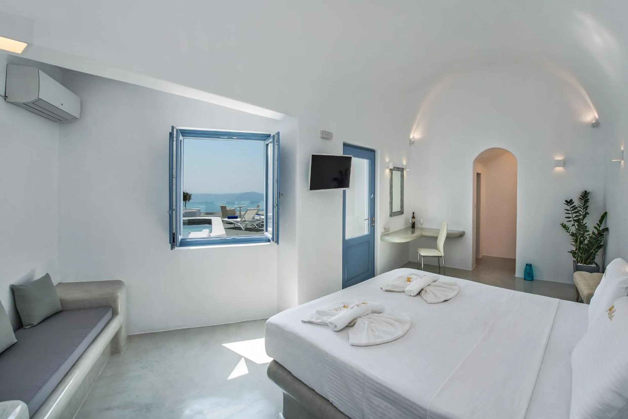 Photo of the whole room, Bed in Pegasus Suites & Spa