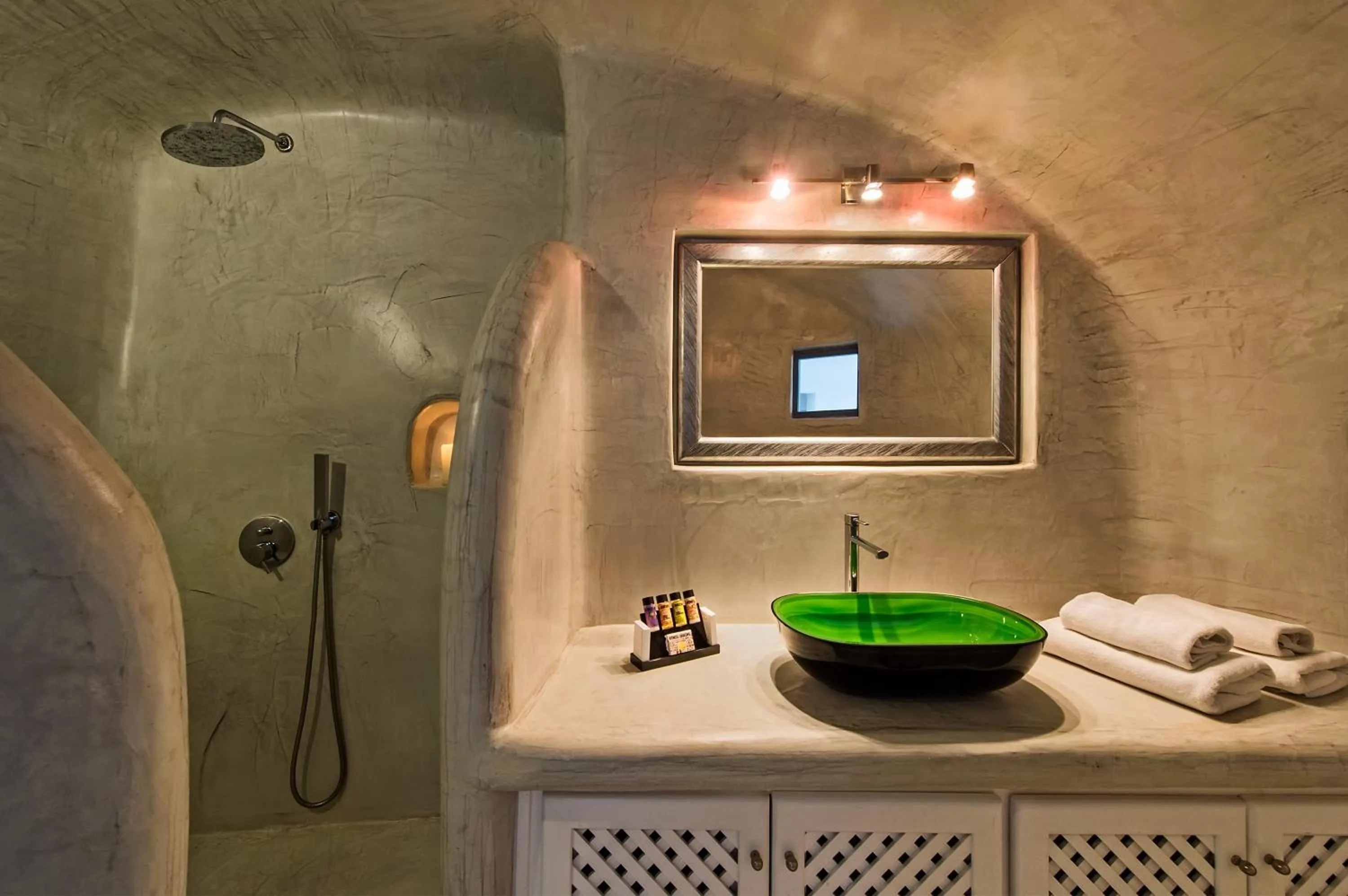 Shower in Pegasus Suites & Spa