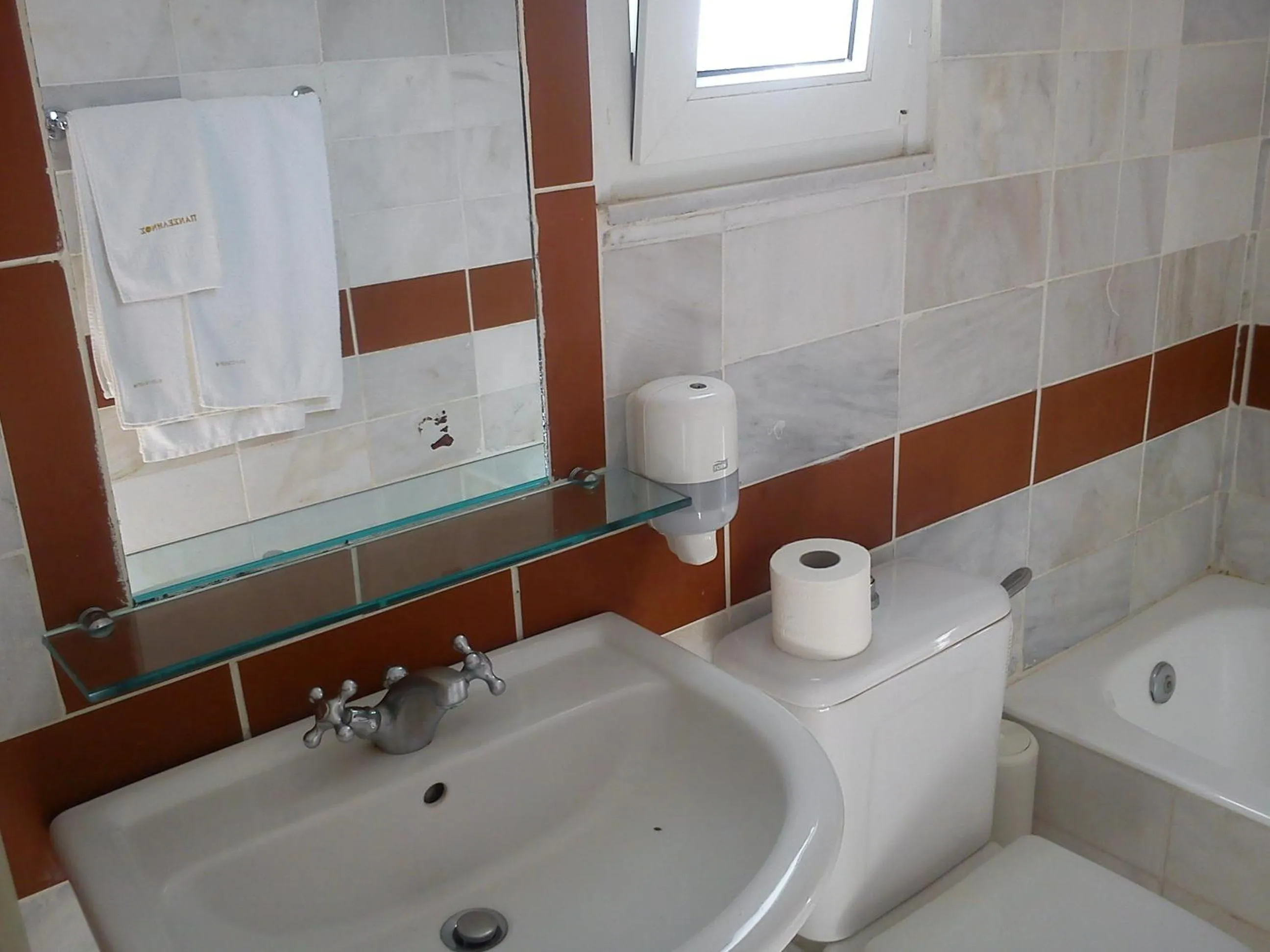 Toilet in Panselinos Hotel