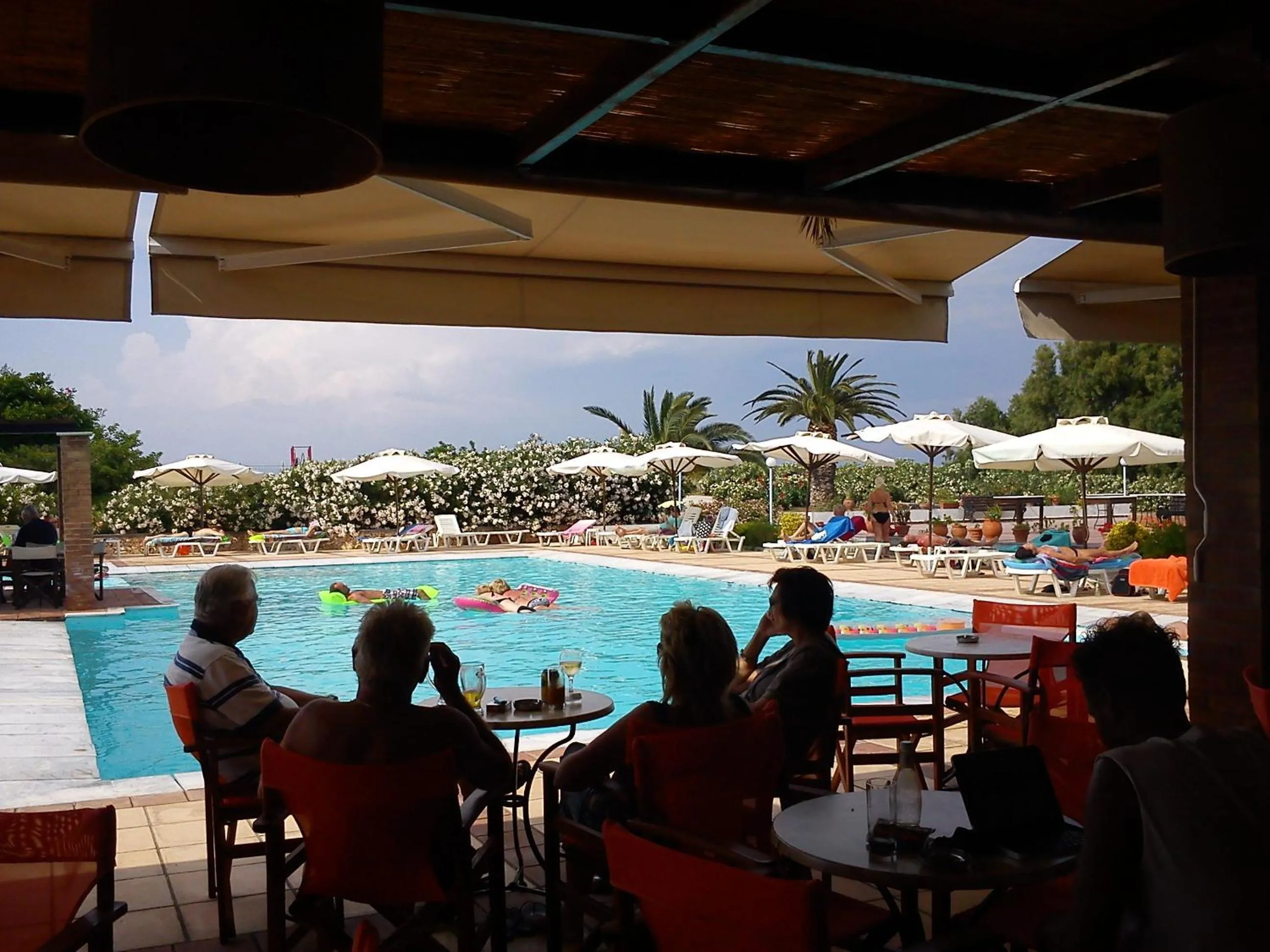 Restaurant/places to eat in Panselinos Hotel