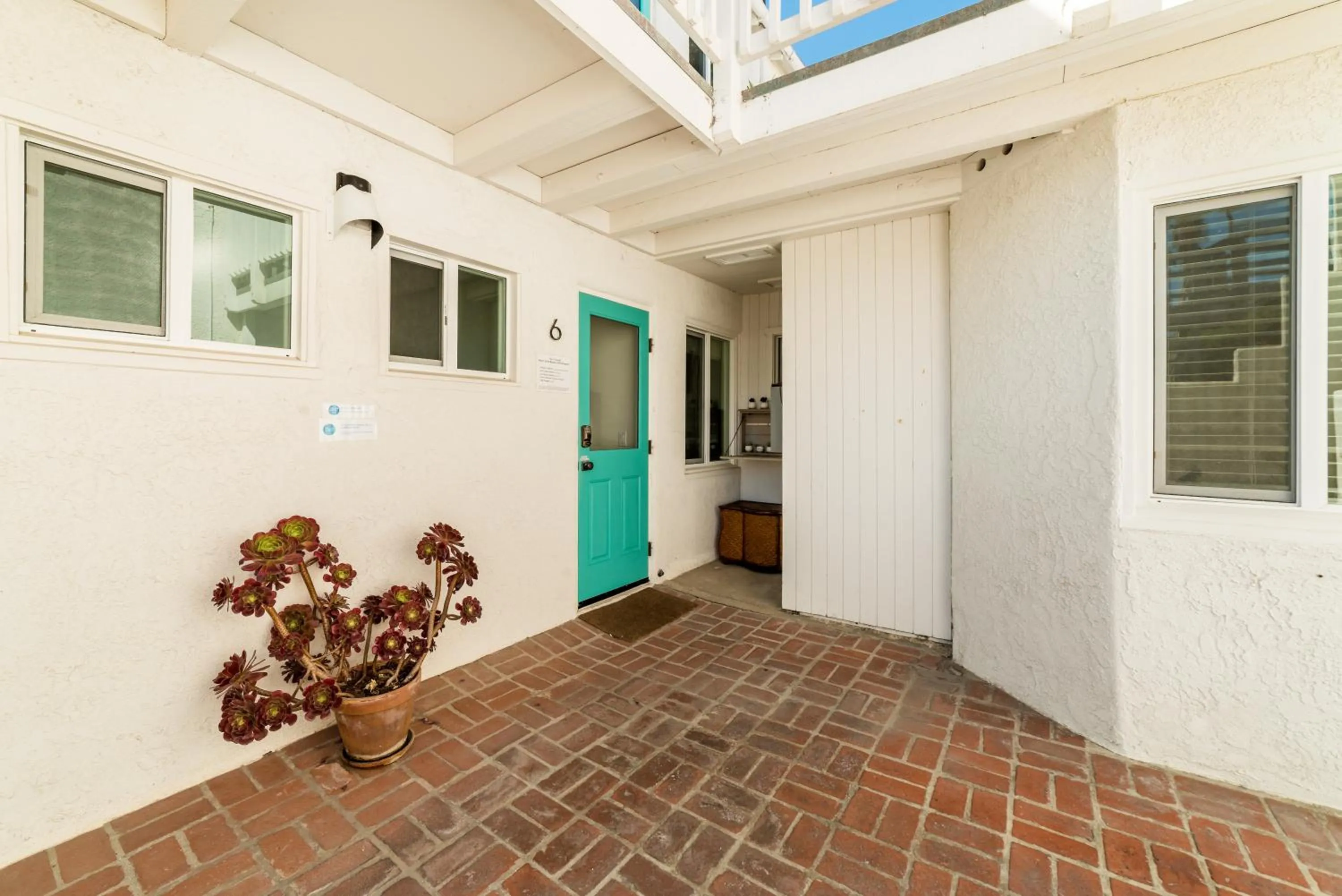 Facade/entrance in Pacific Villas