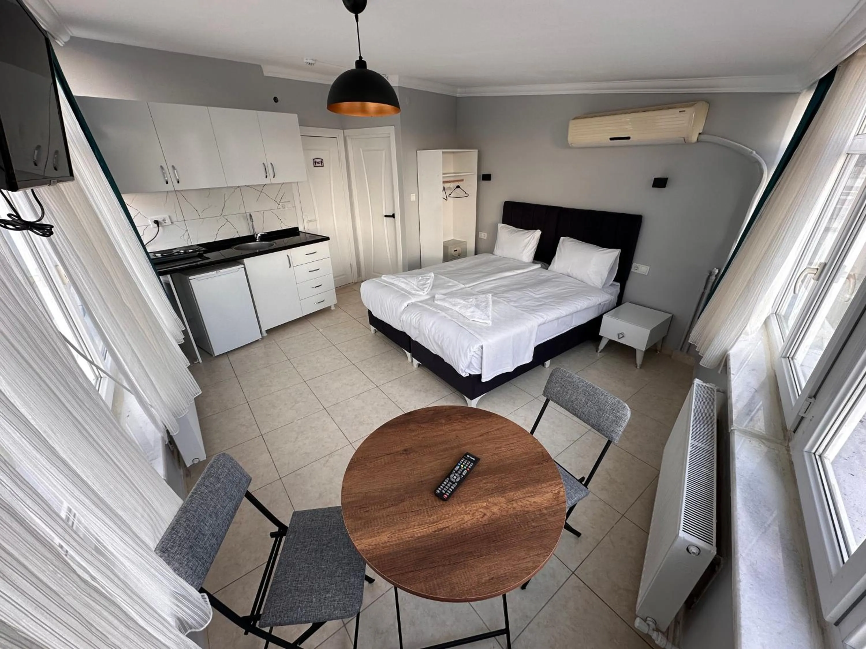 Photo of the whole room, Bed in Asparagus HOTEL & SUITES OLD CITY