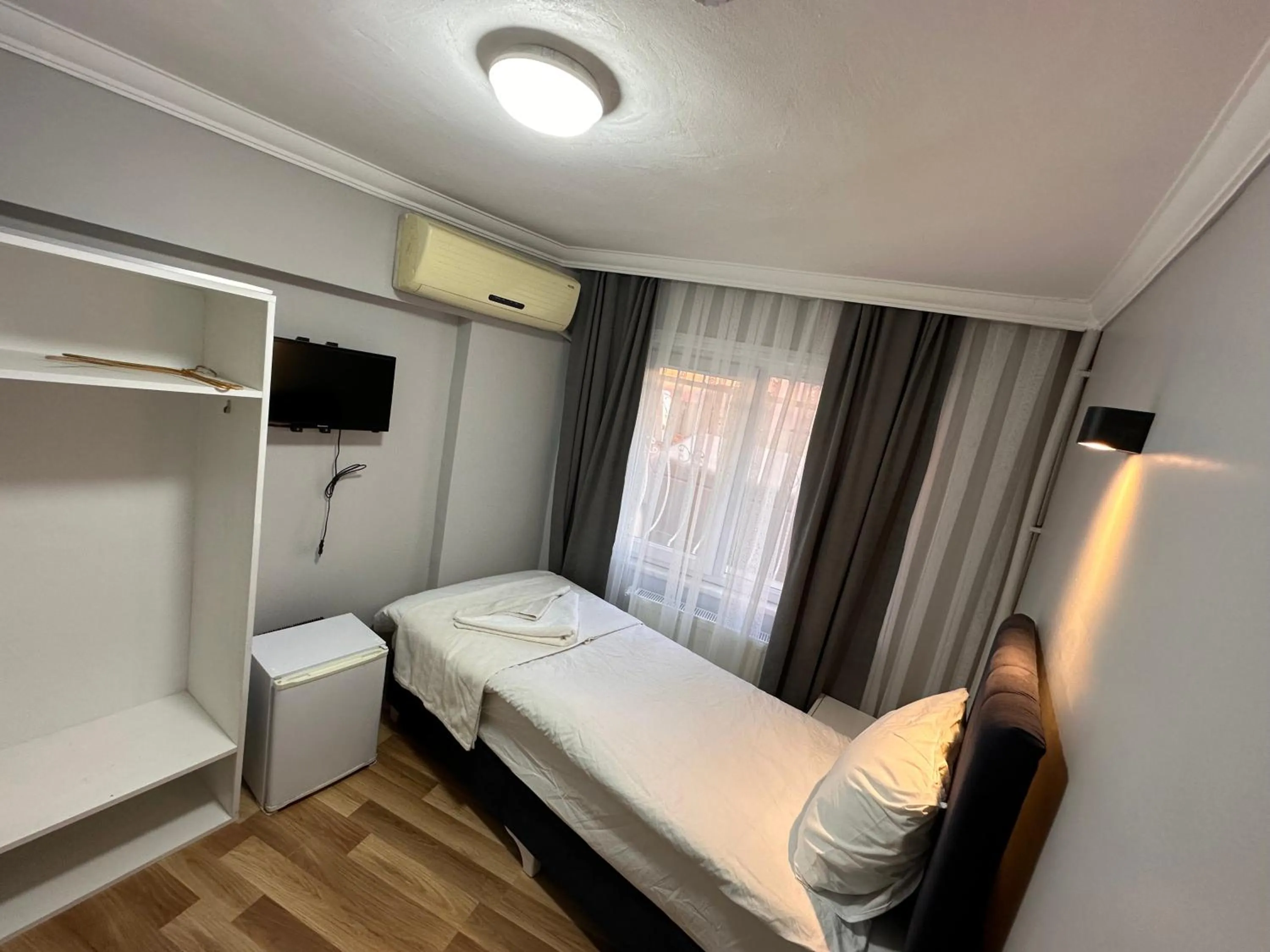 Photo of the whole room, Bed in Asparagus HOTEL & SUITES OLD CITY