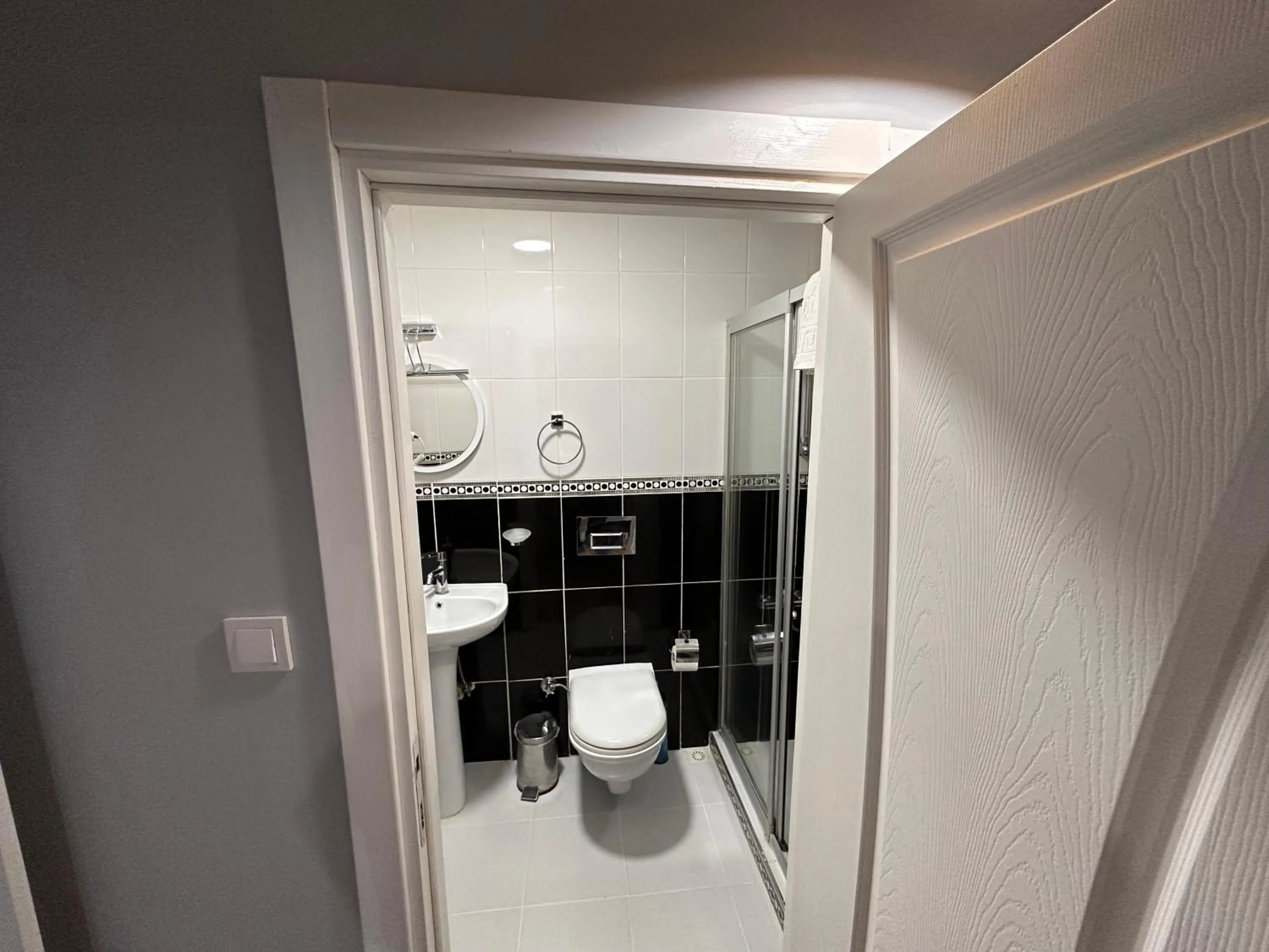 Toilet in Asparagus HOTEL & SUITES OLD CITY