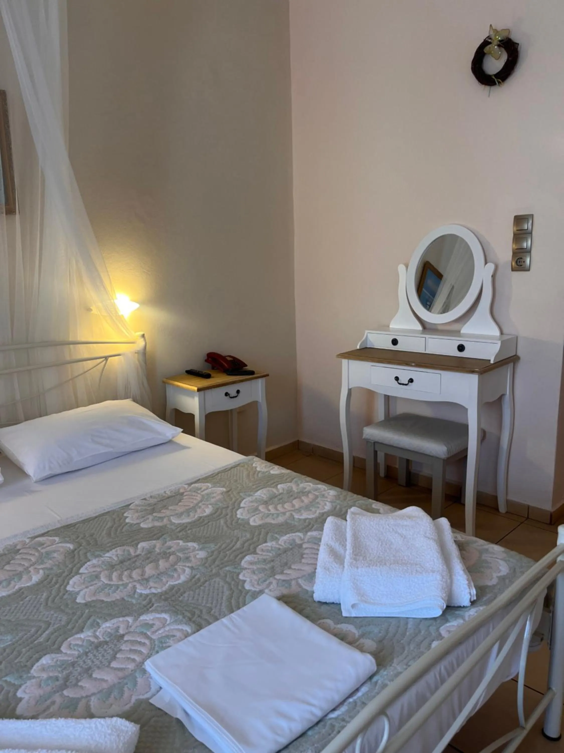 Bedroom, Bed in Isidora Hotel