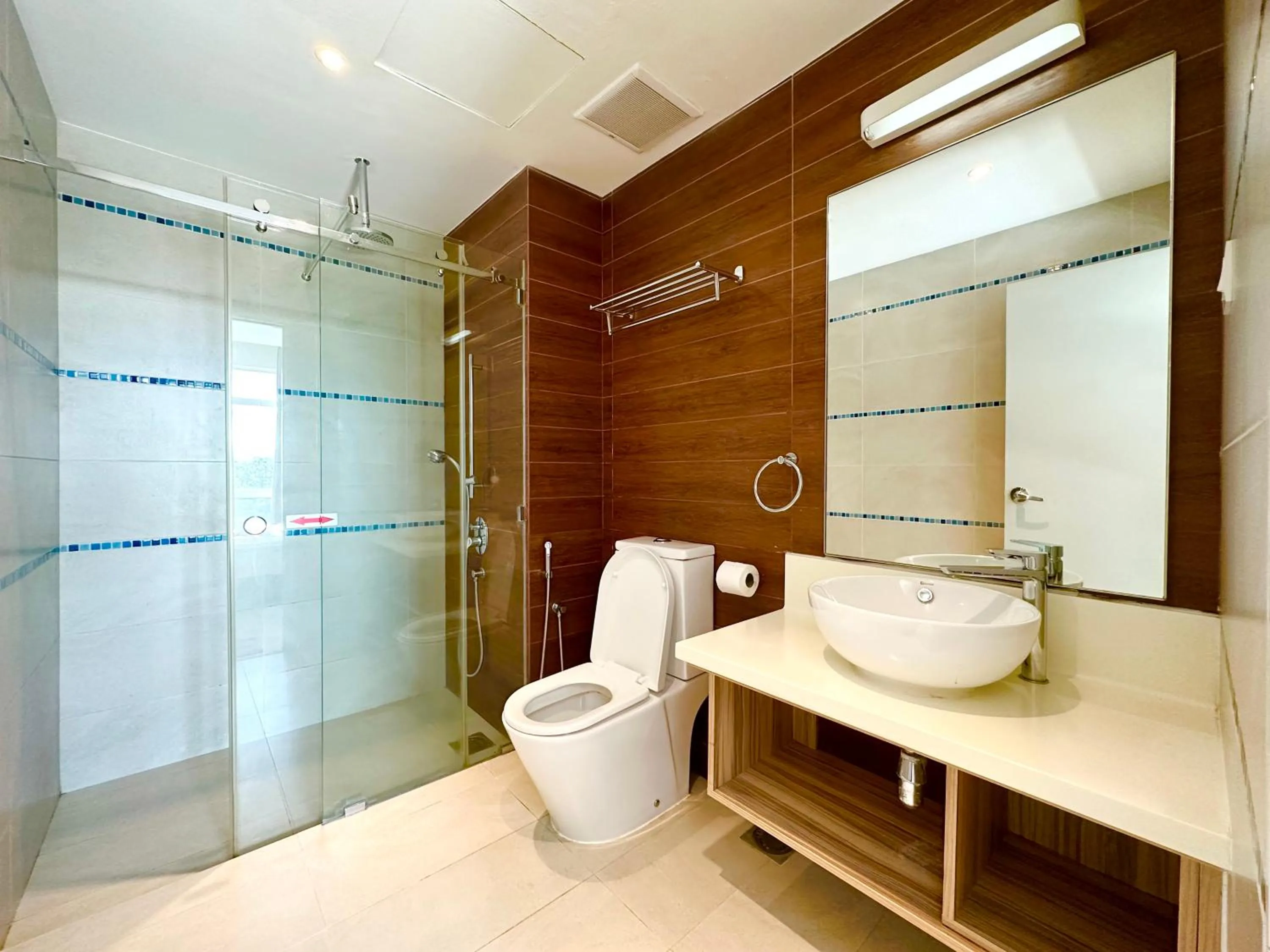 Shower in M Centro City Centre @ Gaya Street by Sunset Seaview Vacation Condos