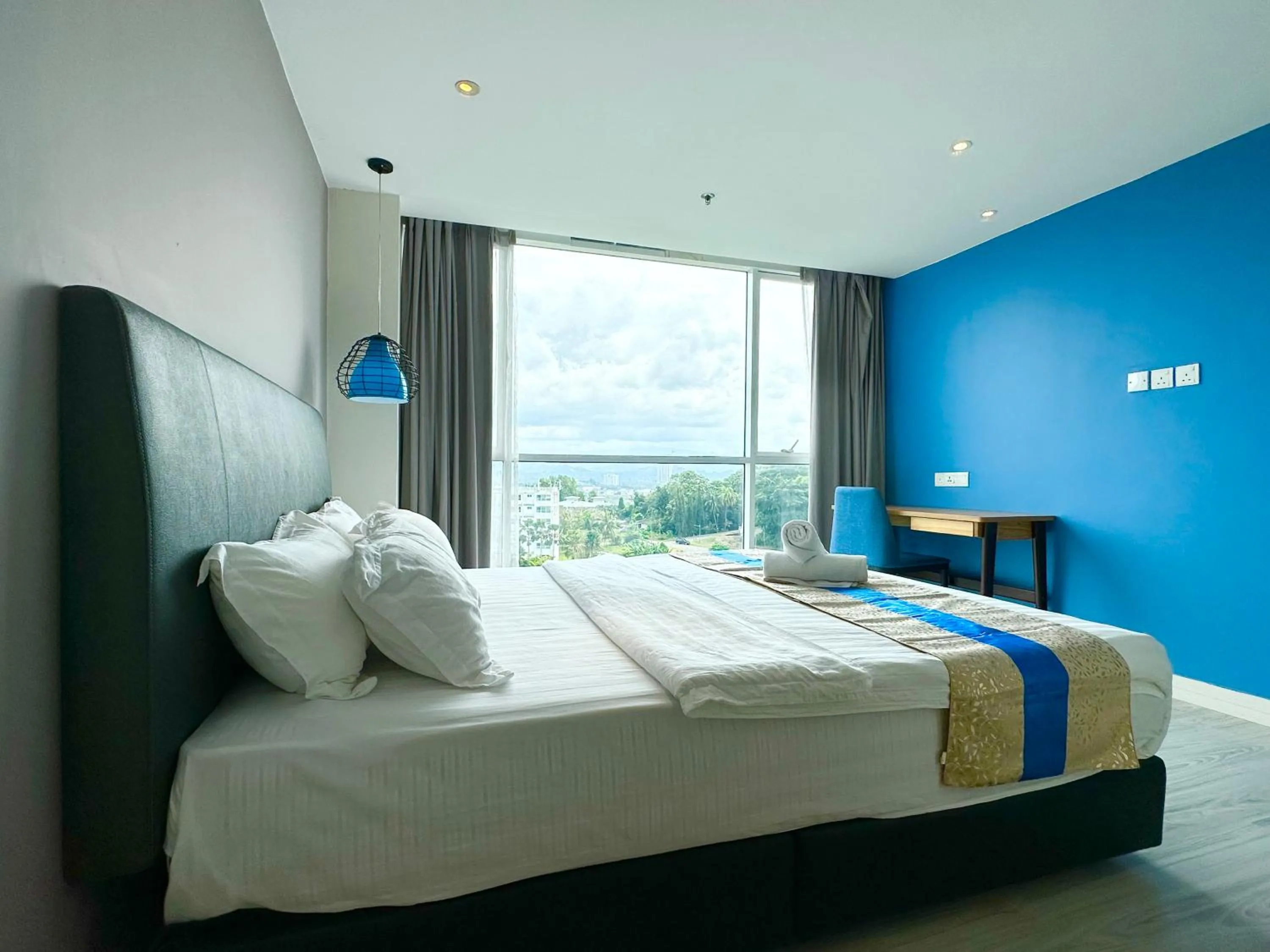 Bed in M Centro City Centre @ Gaya Street by Sunset Seaview Vacation Condos