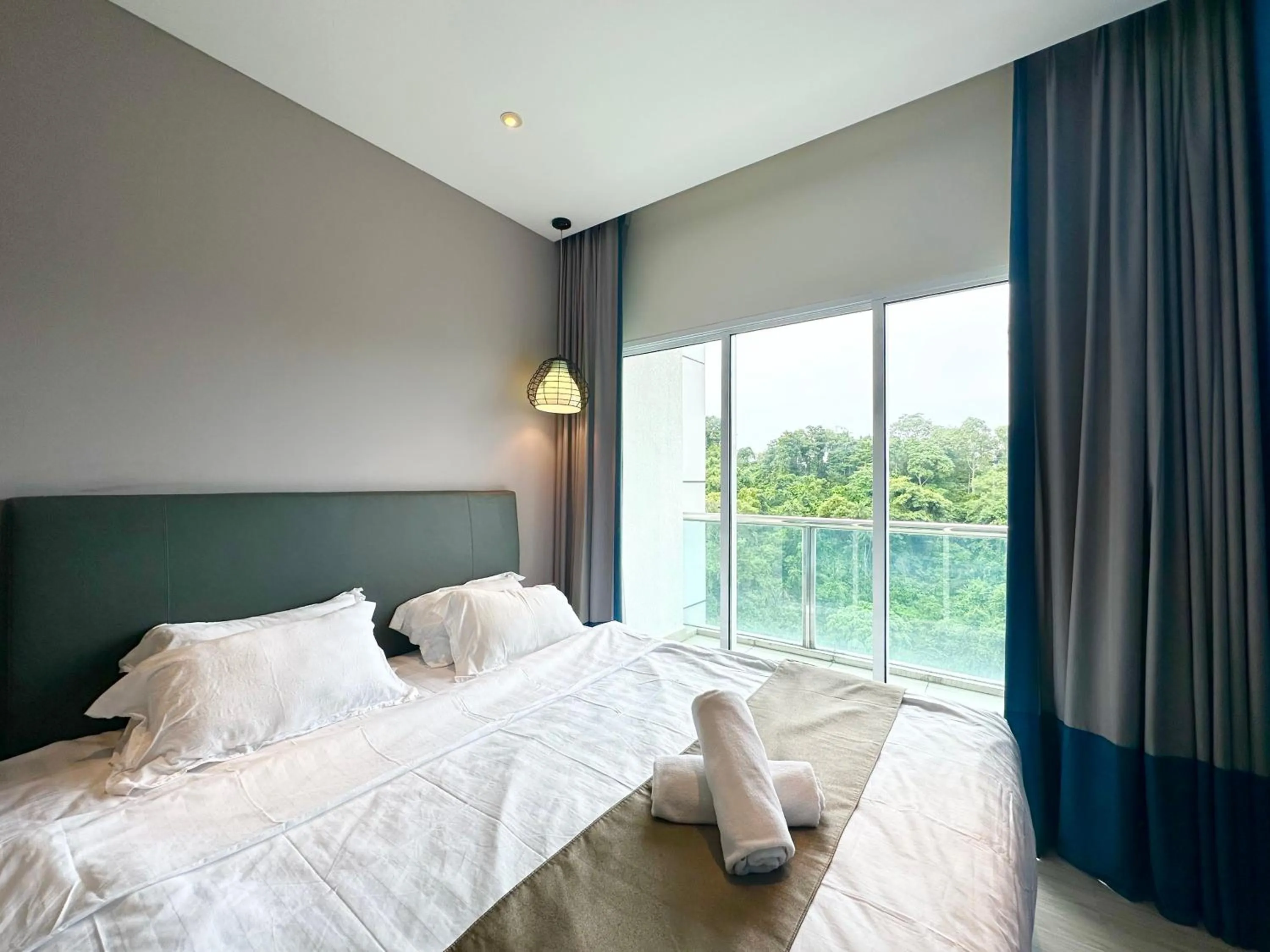 Bed in M Centro City Centre @ Gaya Street by Sunset Seaview Vacation Condos