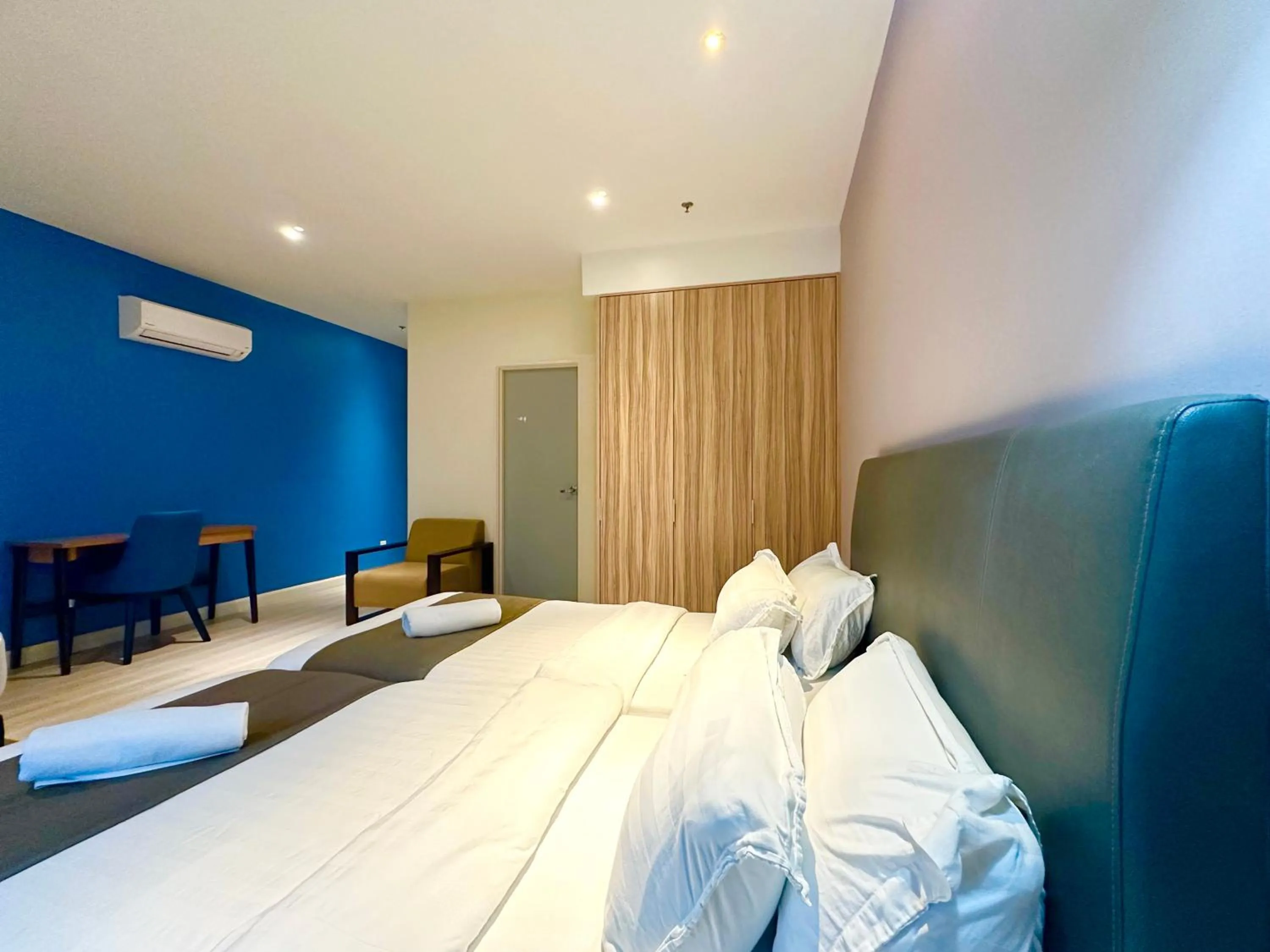 Bed in M Centro City Centre @ Gaya Street by Sunset Seaview Vacation Condos