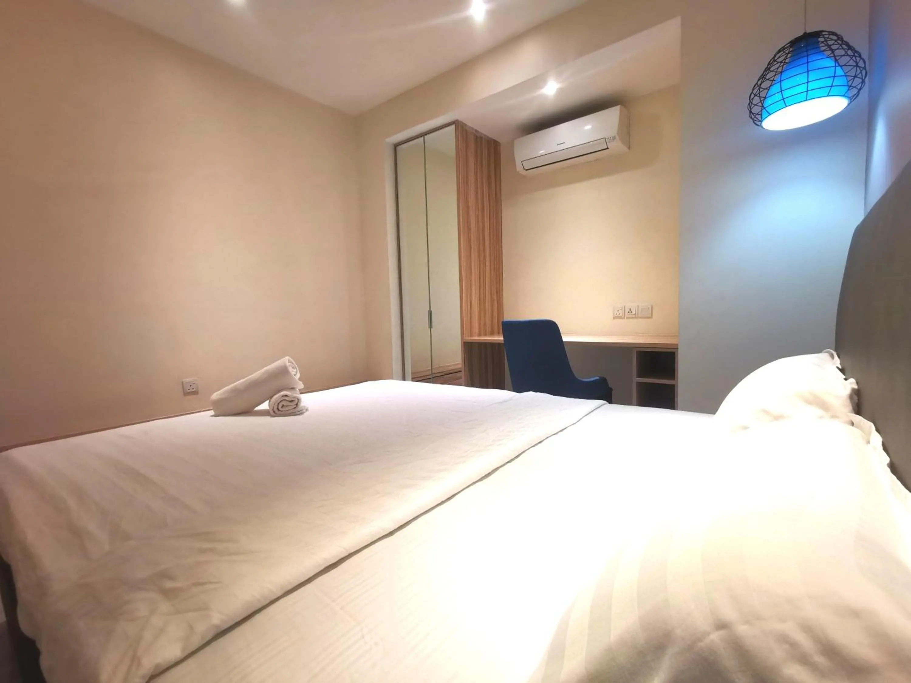Bed in M Centro City Centre @ Gaya Street by Sunset Seaview Vacation Condos